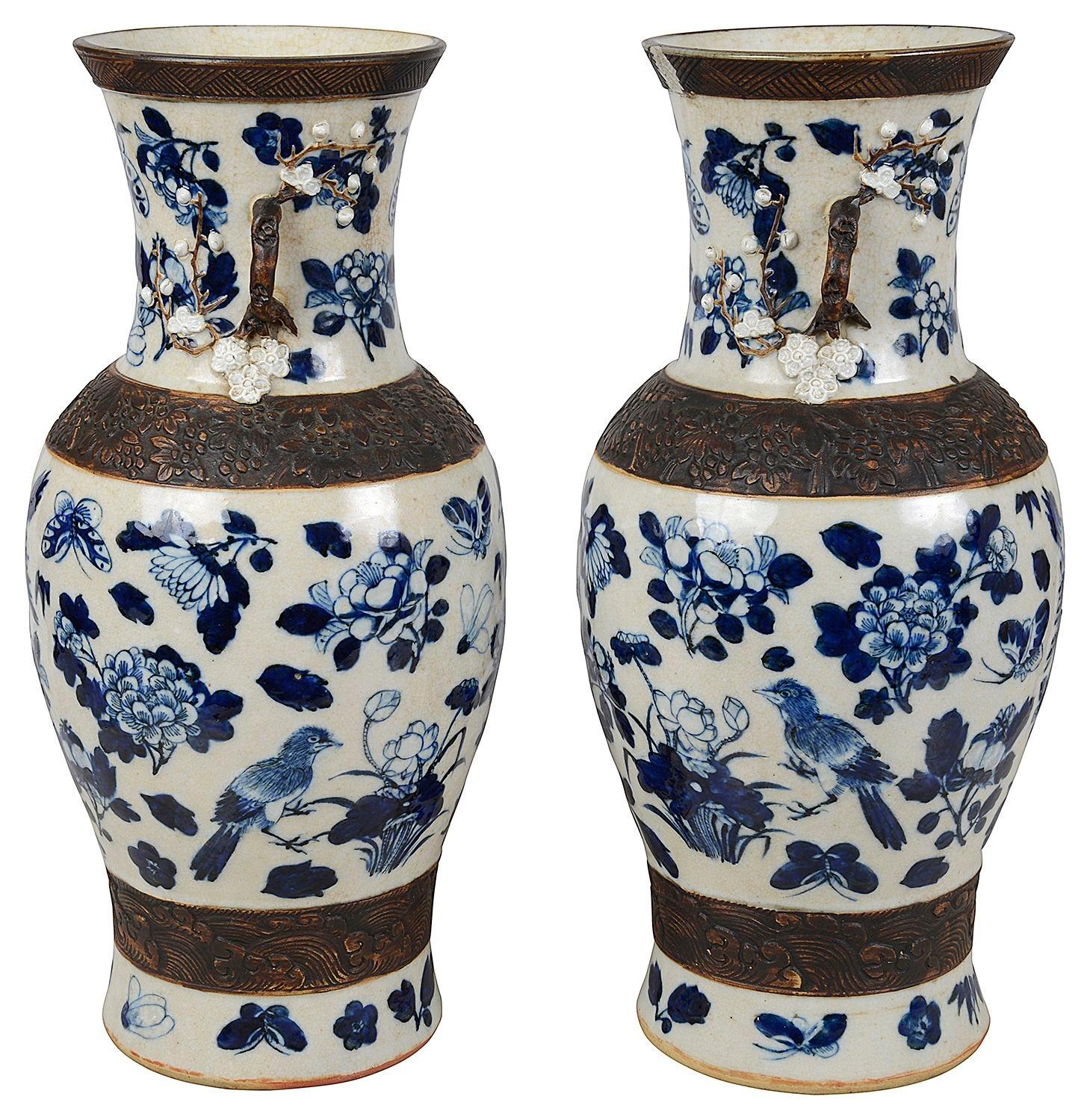 Pareja de jarrones / lámparas chinos de craquelado azul y blanco, S. XIX Exportación china en venta