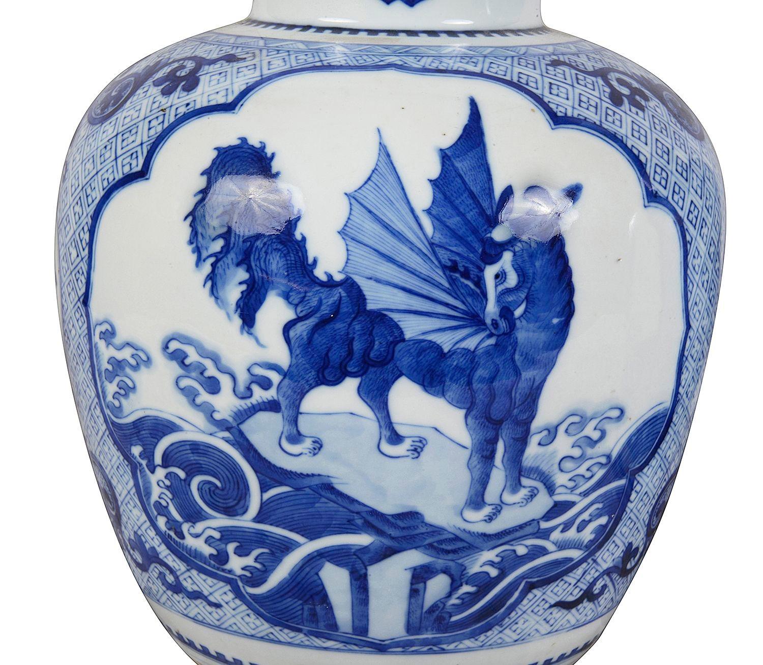 XIXe siècle Paire de vases/lampes chinoises en verre JAR bleu et blanc, 19e siècle. en vente