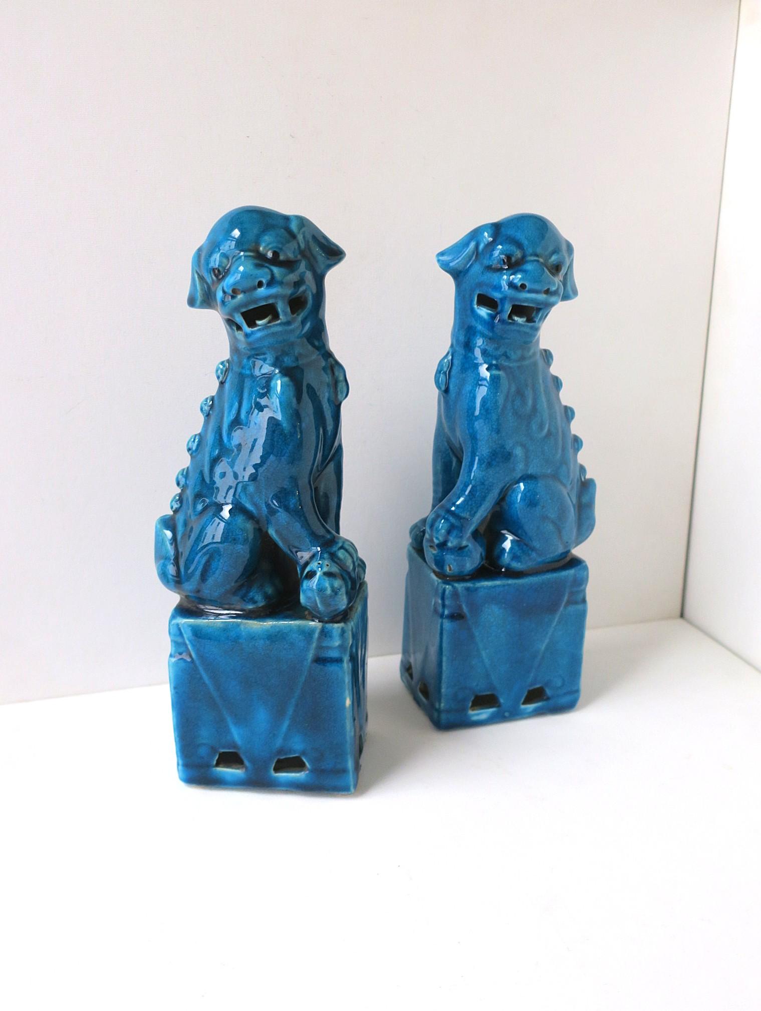 Chinois Paire de chiens-lions chinois en bleu, vers la fin du 19e siècle en vente