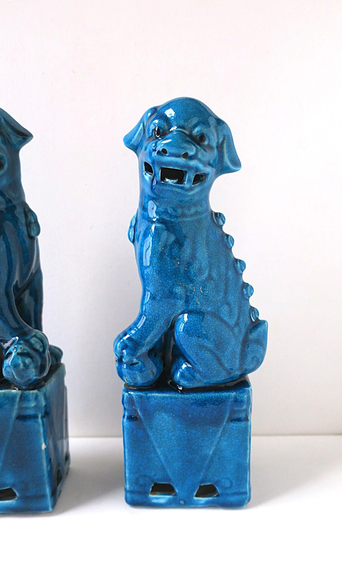 Paire de chiens-lions chinois en bleu, vers la fin du 19e siècle en vente 1