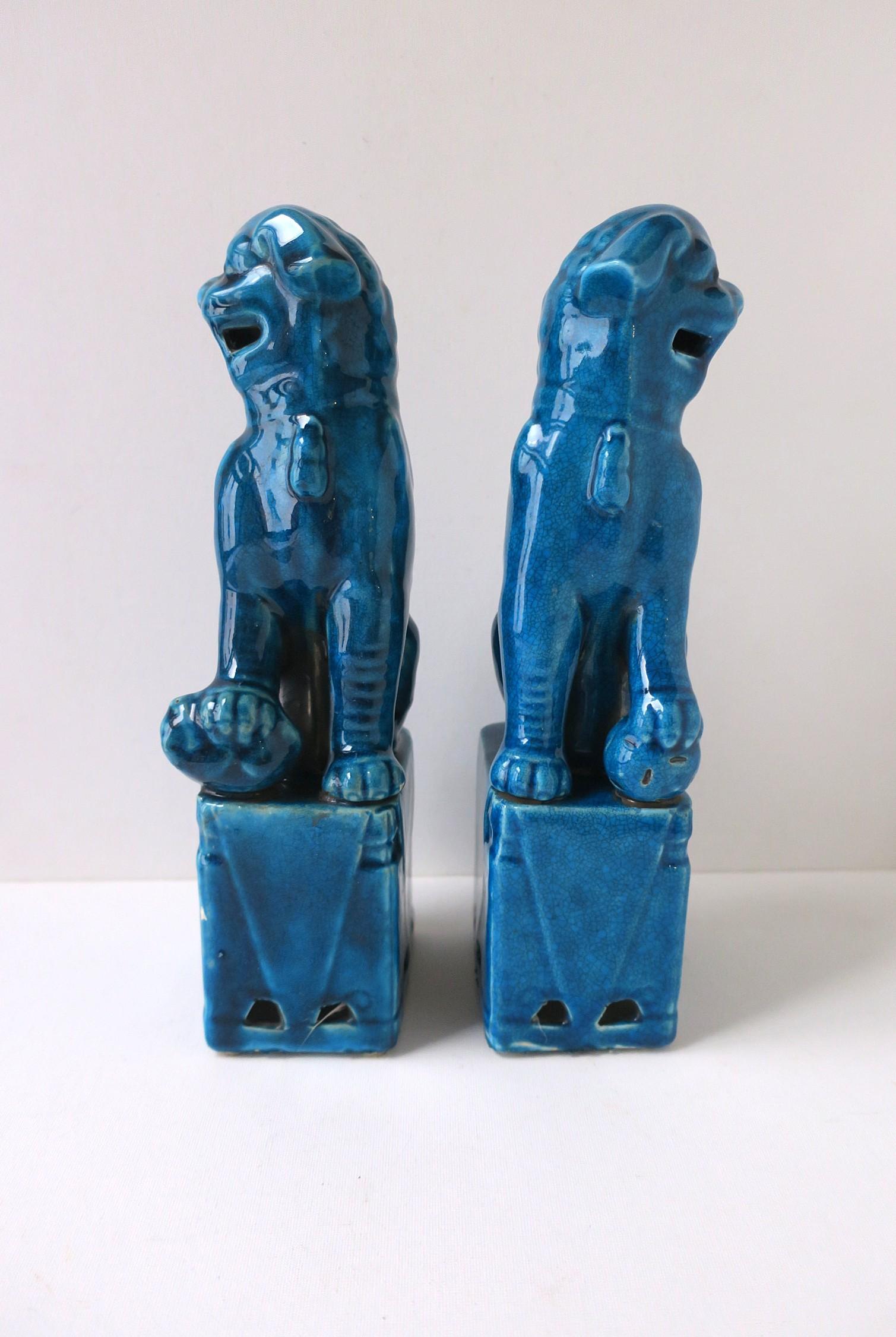 Paire de chiens-lions chinois en bleu, vers la fin du 19e siècle en vente 2