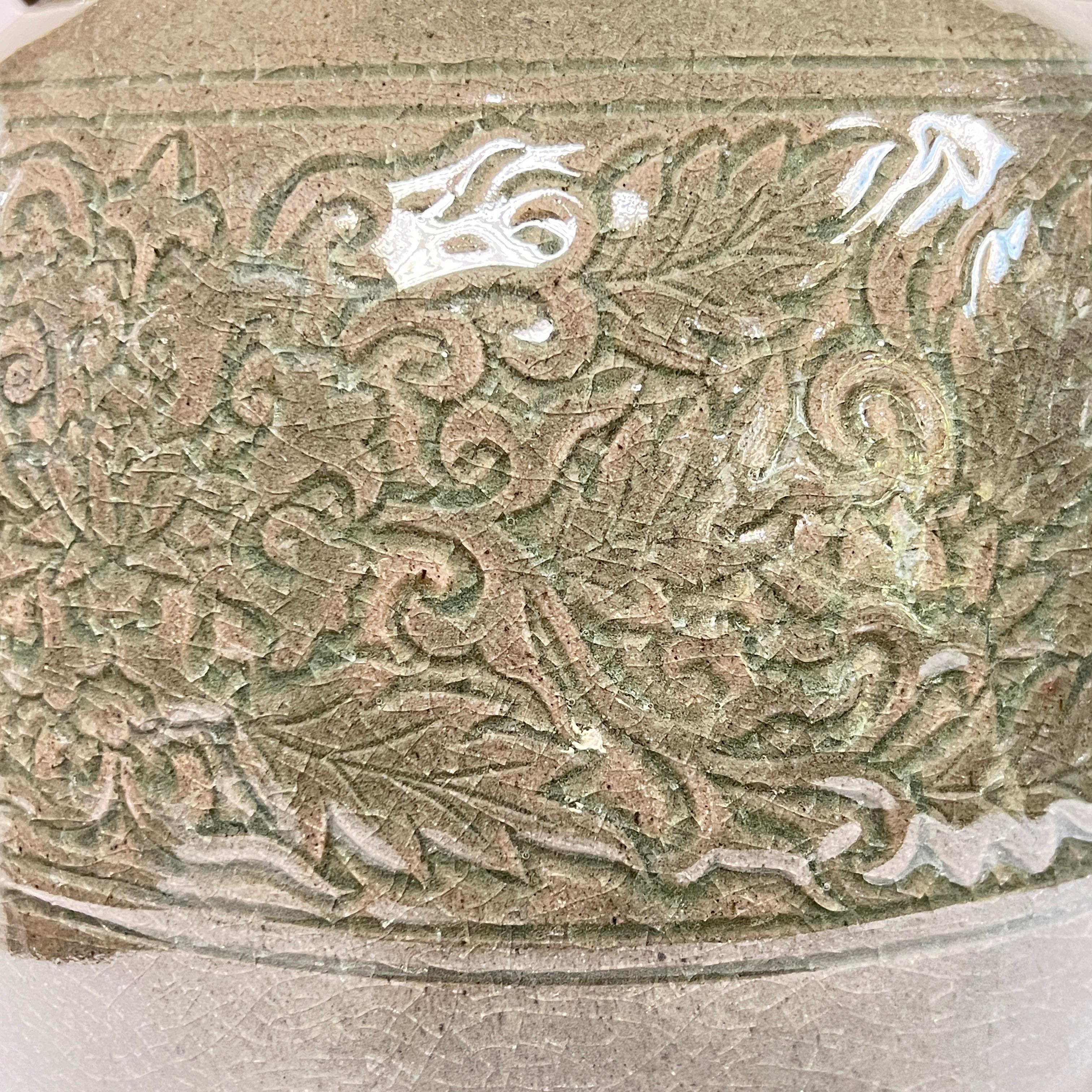 20ième siècle Paire de lampes de bureau chinoises en céramique émaillée vert céladon en vente