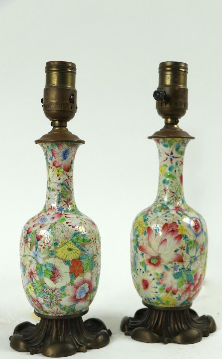 20ième siècle Paire de lampes de boudoir en céramique chinoise en vente