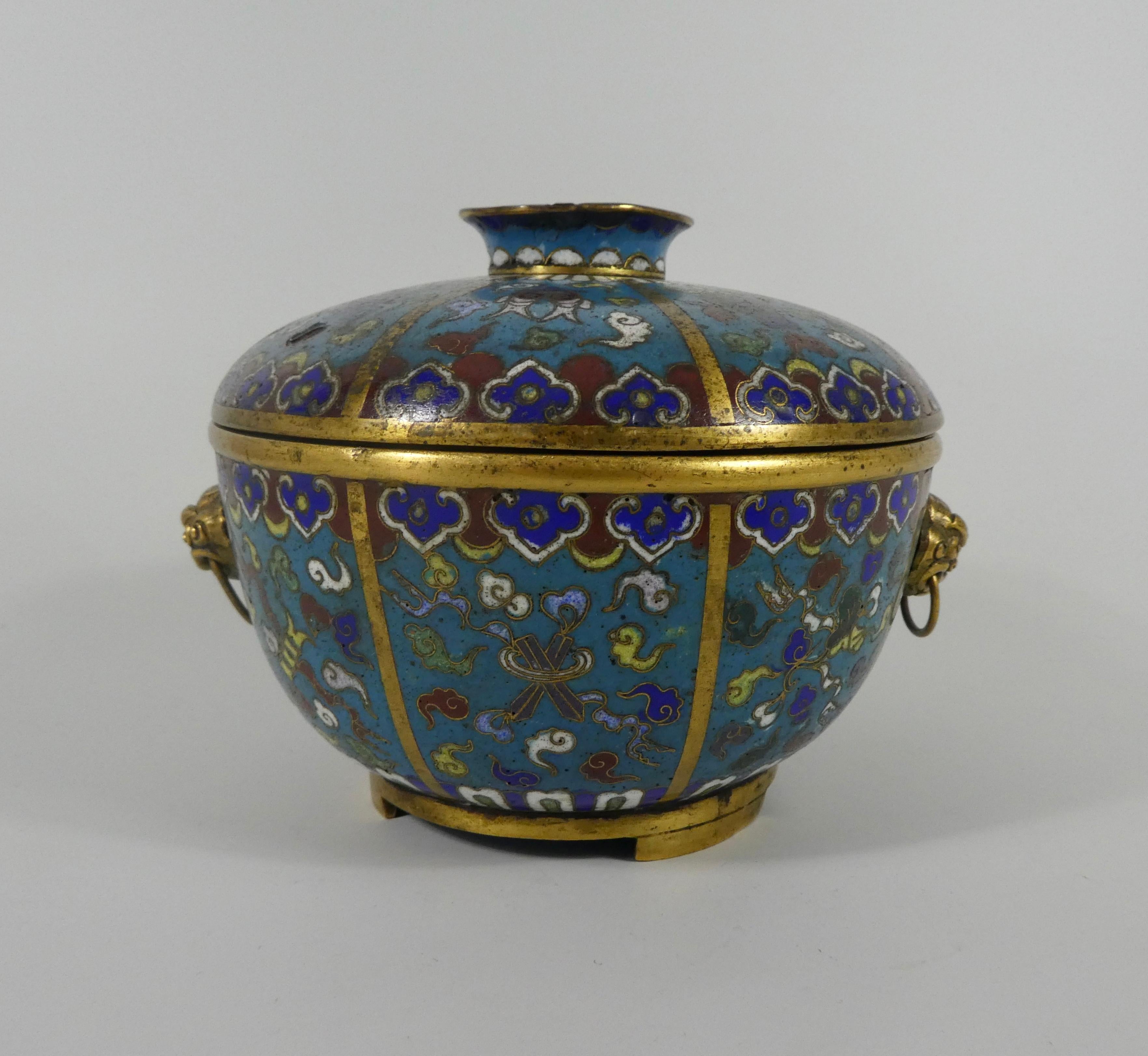 Pair of Chinese Cloisonne Bowls and Covers, early 19th Century, Qing Dynasty 7