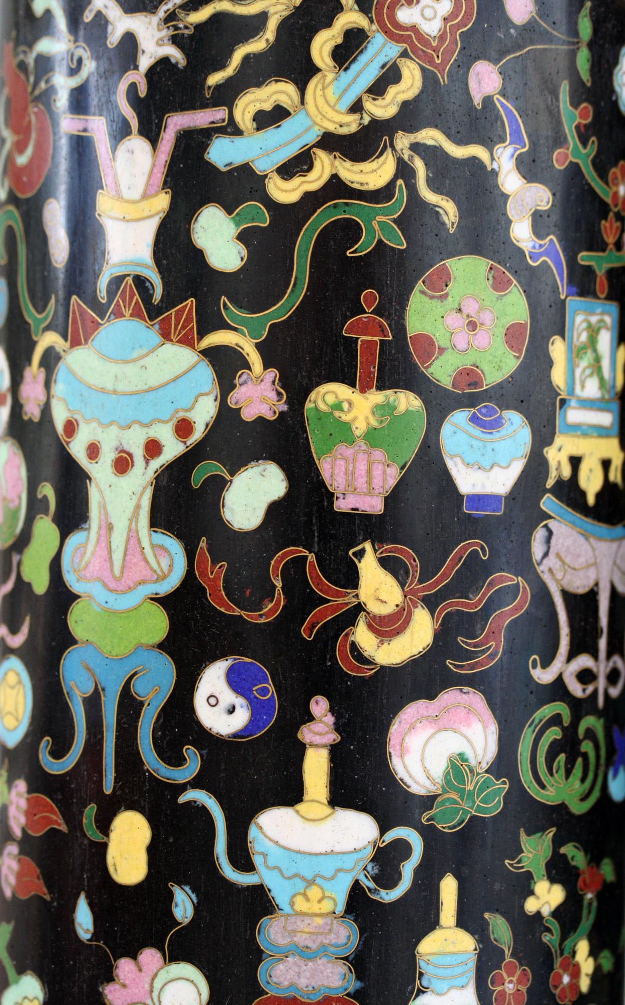 Paar chinesische zylindrische Cloisonné-Vasen für kostbare Objekte (Qing-Dynastie) im Angebot