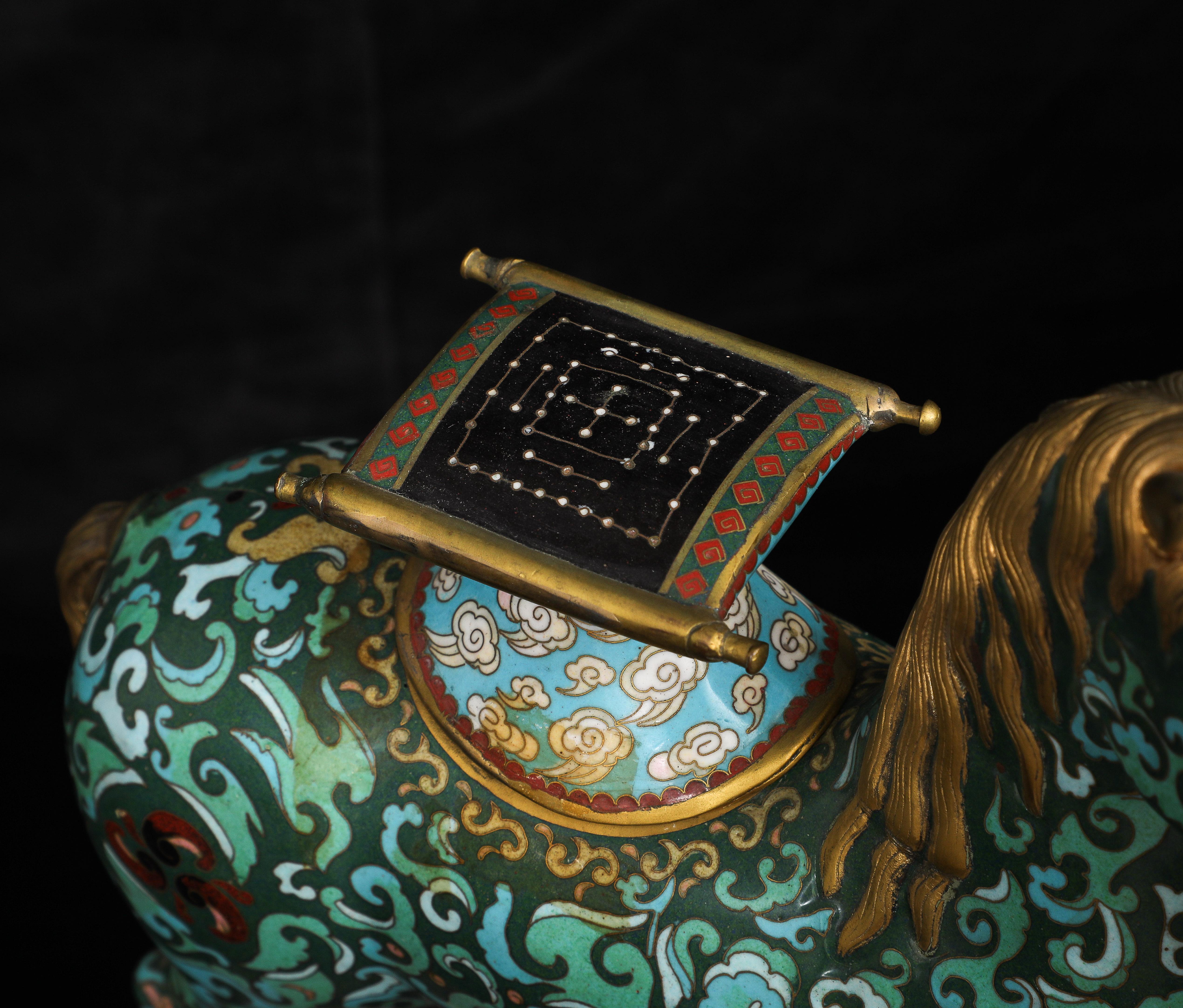 Paire de chevaux chinois en émail cloisonné avec selles amovibles sur bases en bronze, Qing en vente 9