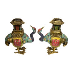 Coppia di incensieri a forma di gru in bronzo dorato con smalto cloisonné cinese