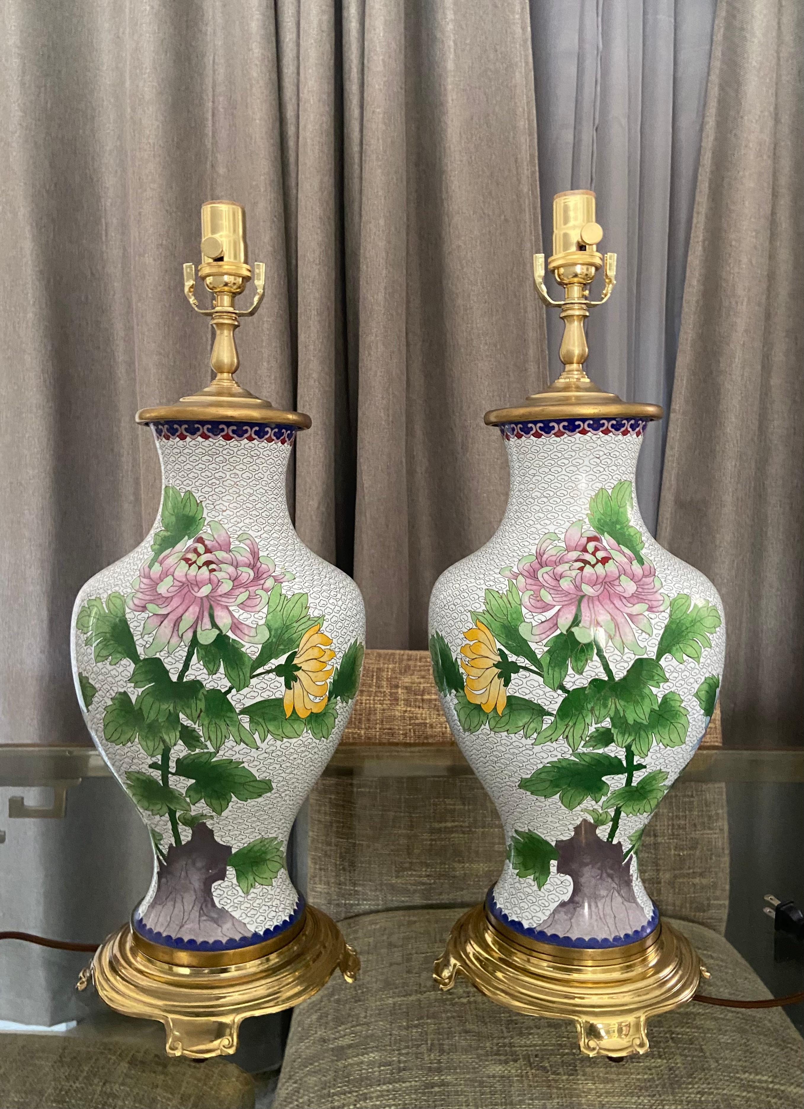 Paire de lampes de table chinoises cloisonnées à fleurs en vente 13