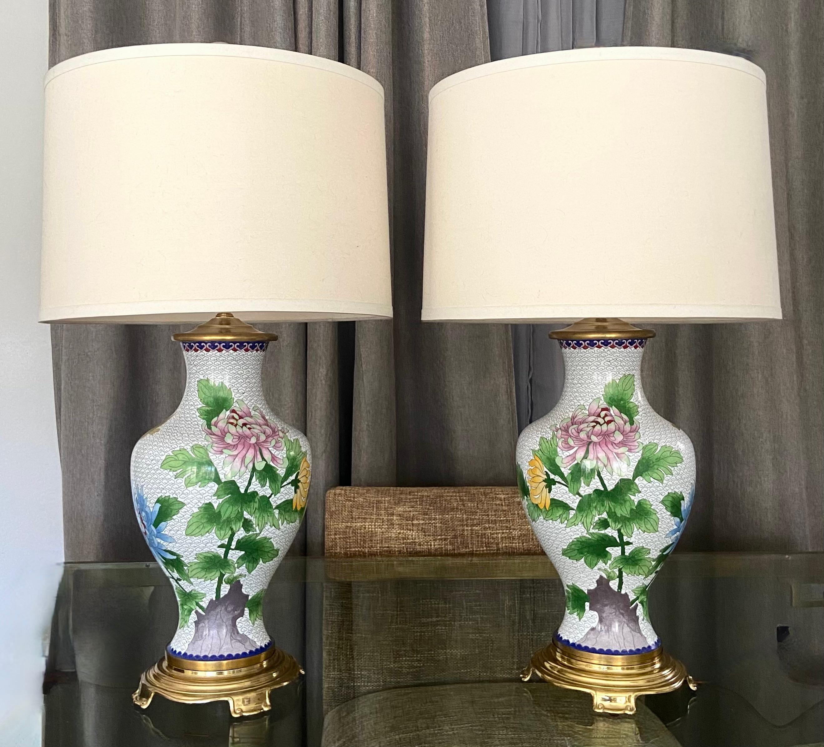 Paire de lampes de table chinoises cloisonnées à fleurs en vente 14