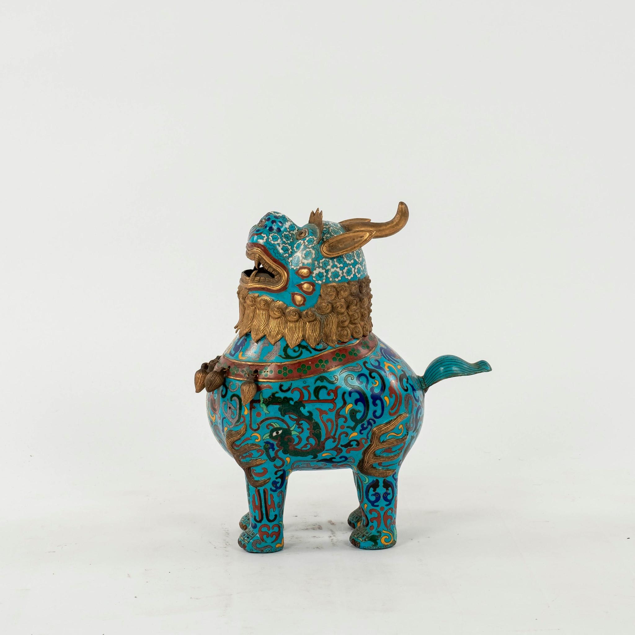 Early 20th Century Pair Chinese Cloisonné Fu Dogs For Sale