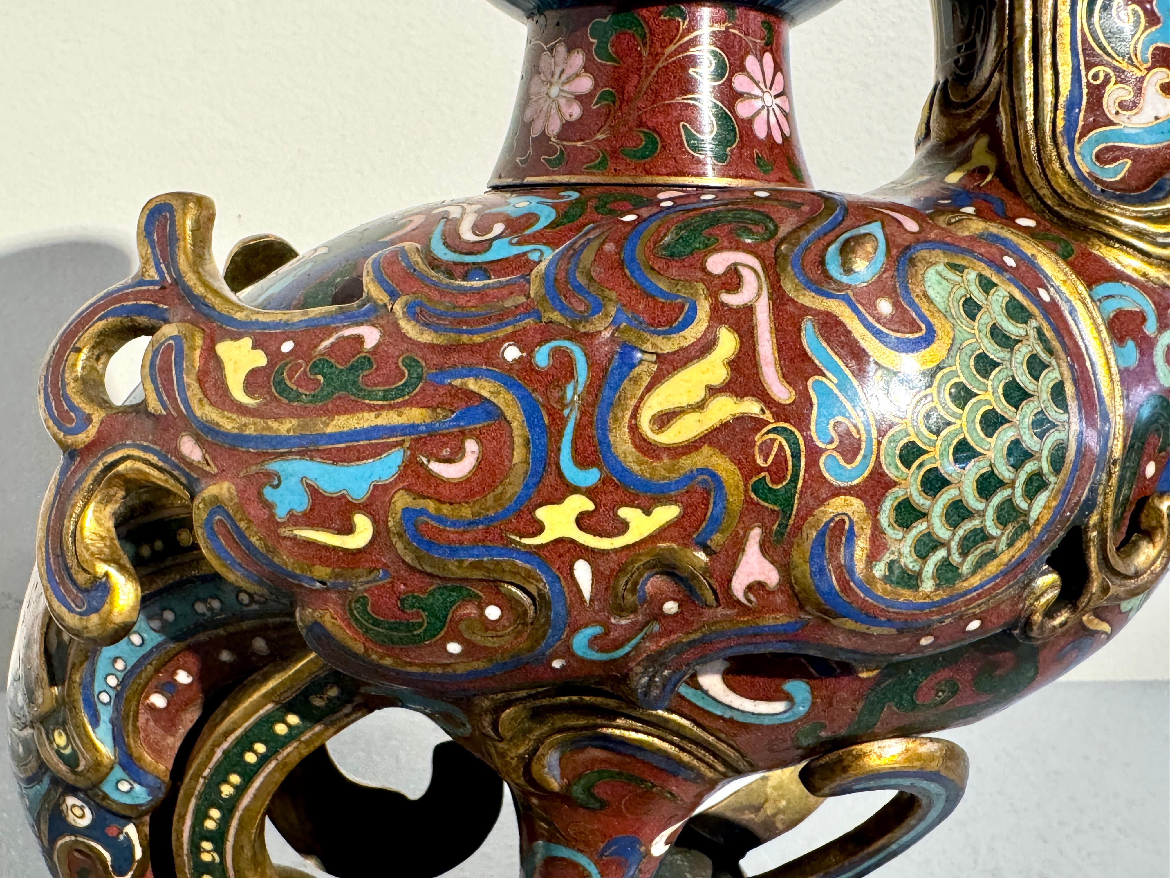 Paire de vases Phoenix Zun en cloisonné, dynastie Qing tardive, c. 1900, Chine en vente 5