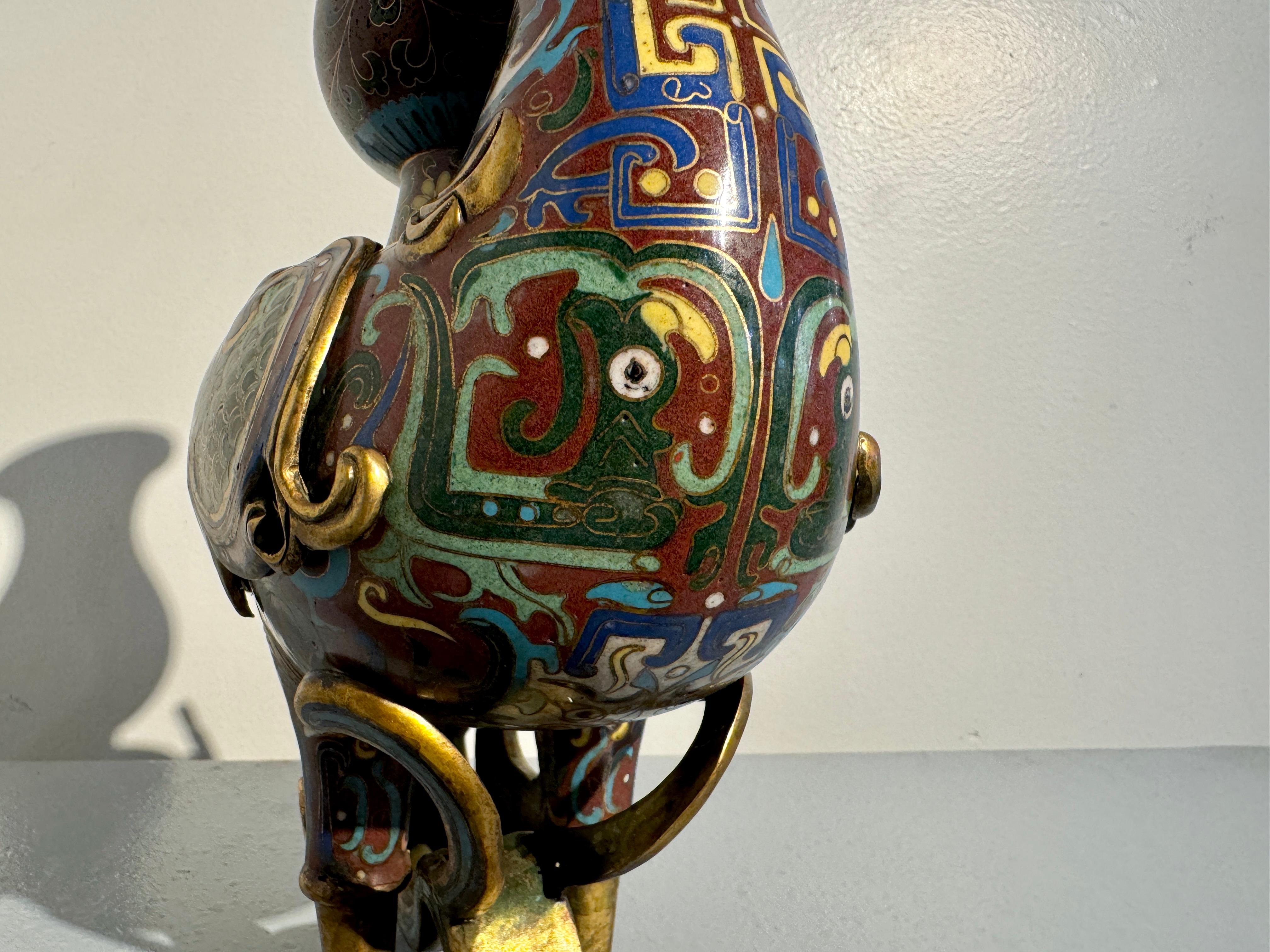 Paire de vases Phoenix Zun en cloisonné, dynastie Qing tardive, c. 1900, Chine en vente 10