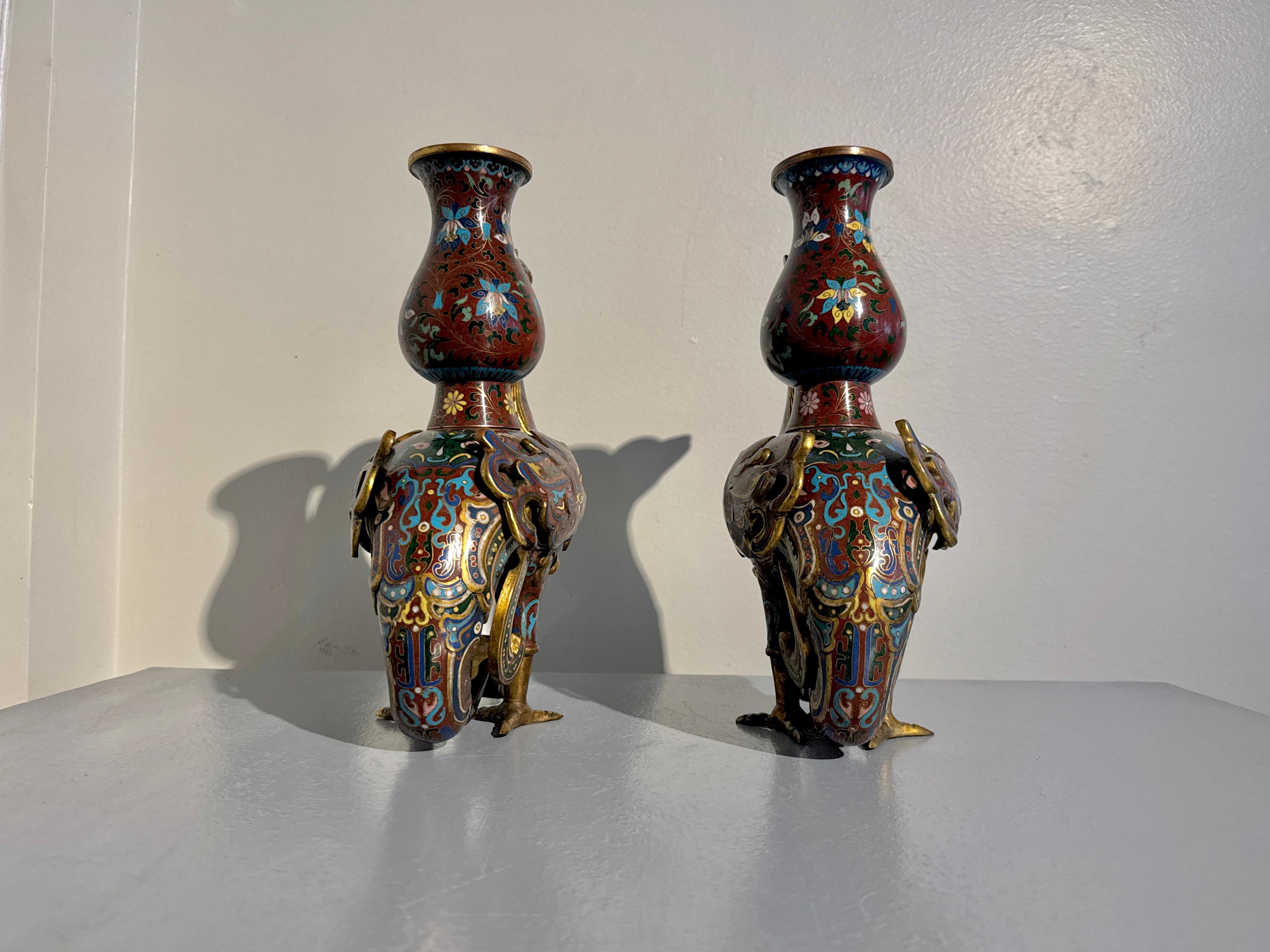 Paire de vases Phoenix Zun en cloisonné, dynastie Qing tardive, c. 1900, Chine Bon état - En vente à Austin, TX