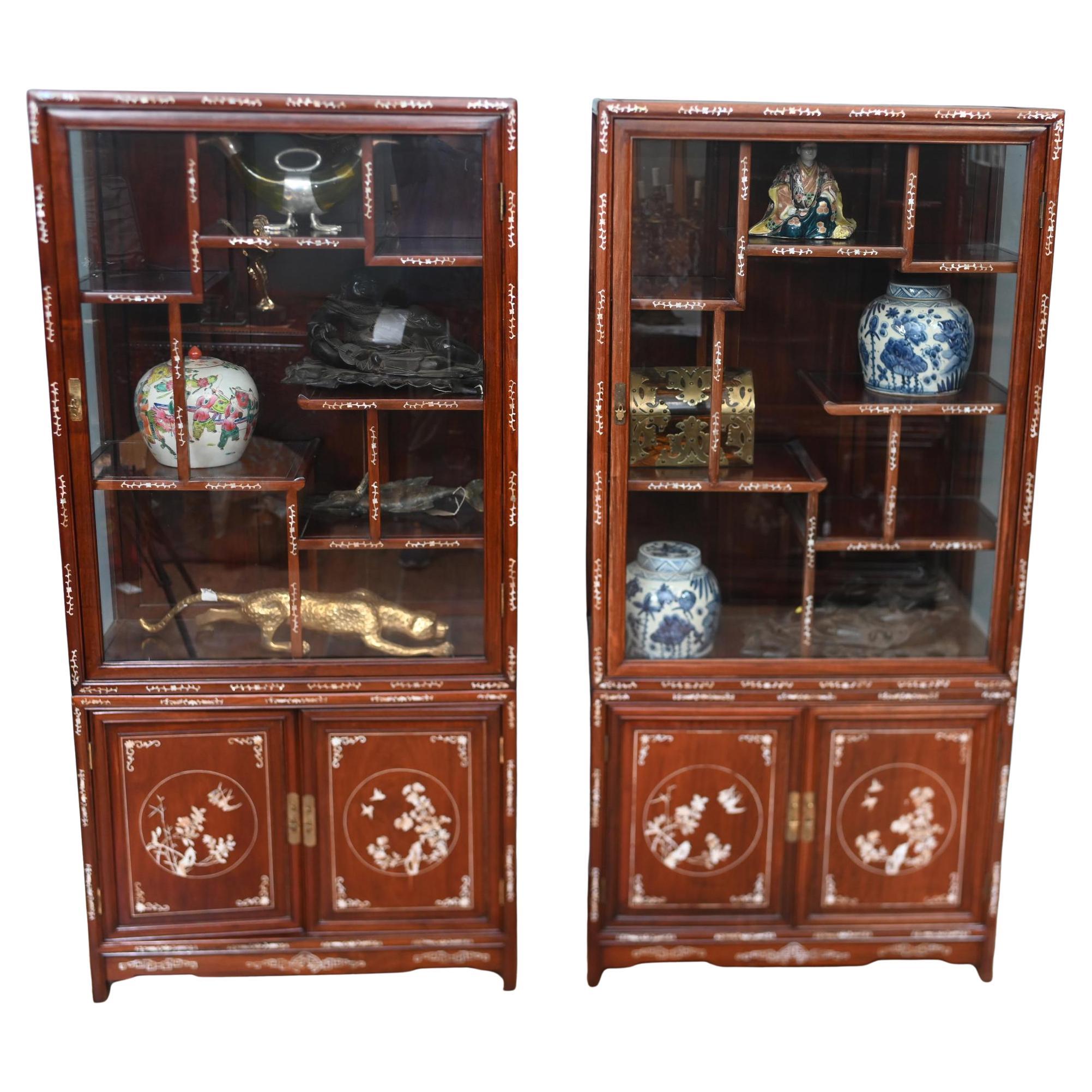 Coppia di vetrine cinesi intarsiate in madreperla 1900