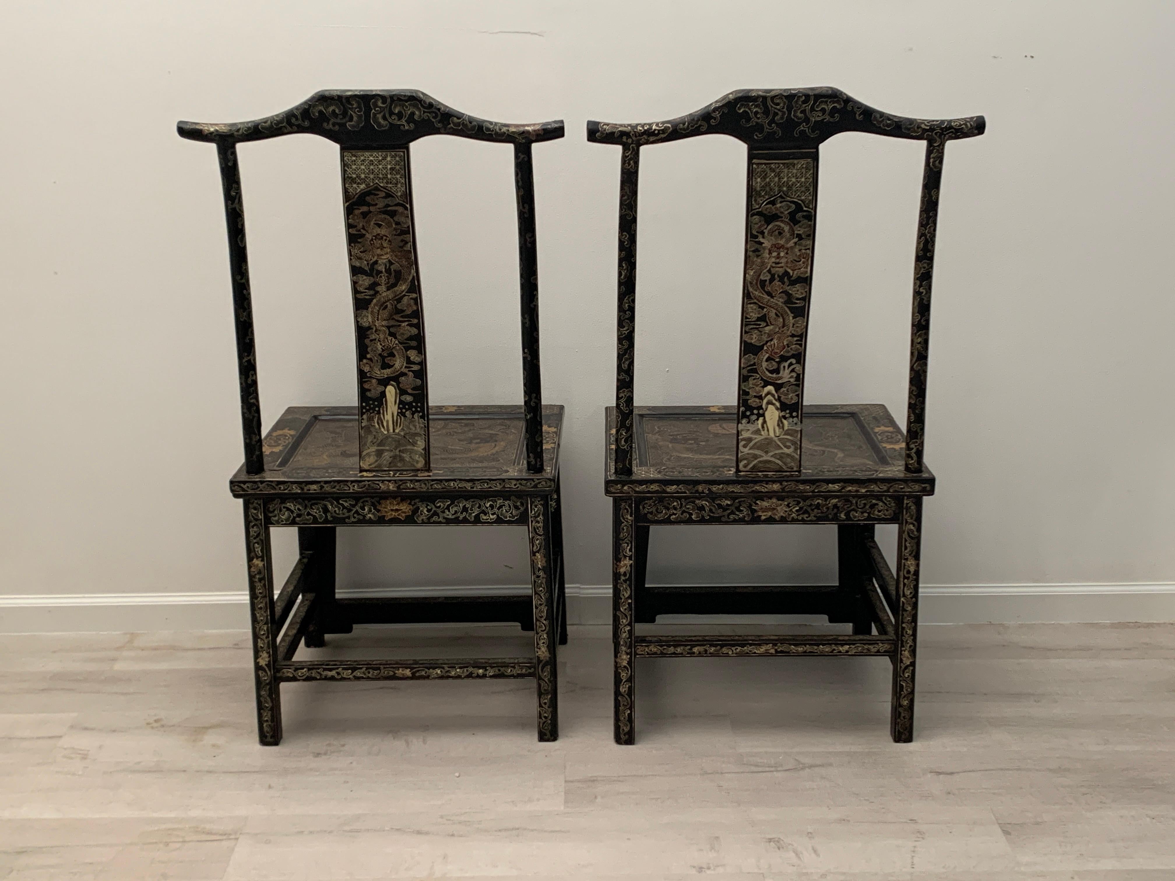 Qing Pair Chinese Export Black Lacquer Gilt Painted Side Chairs, Mid 20th Century
