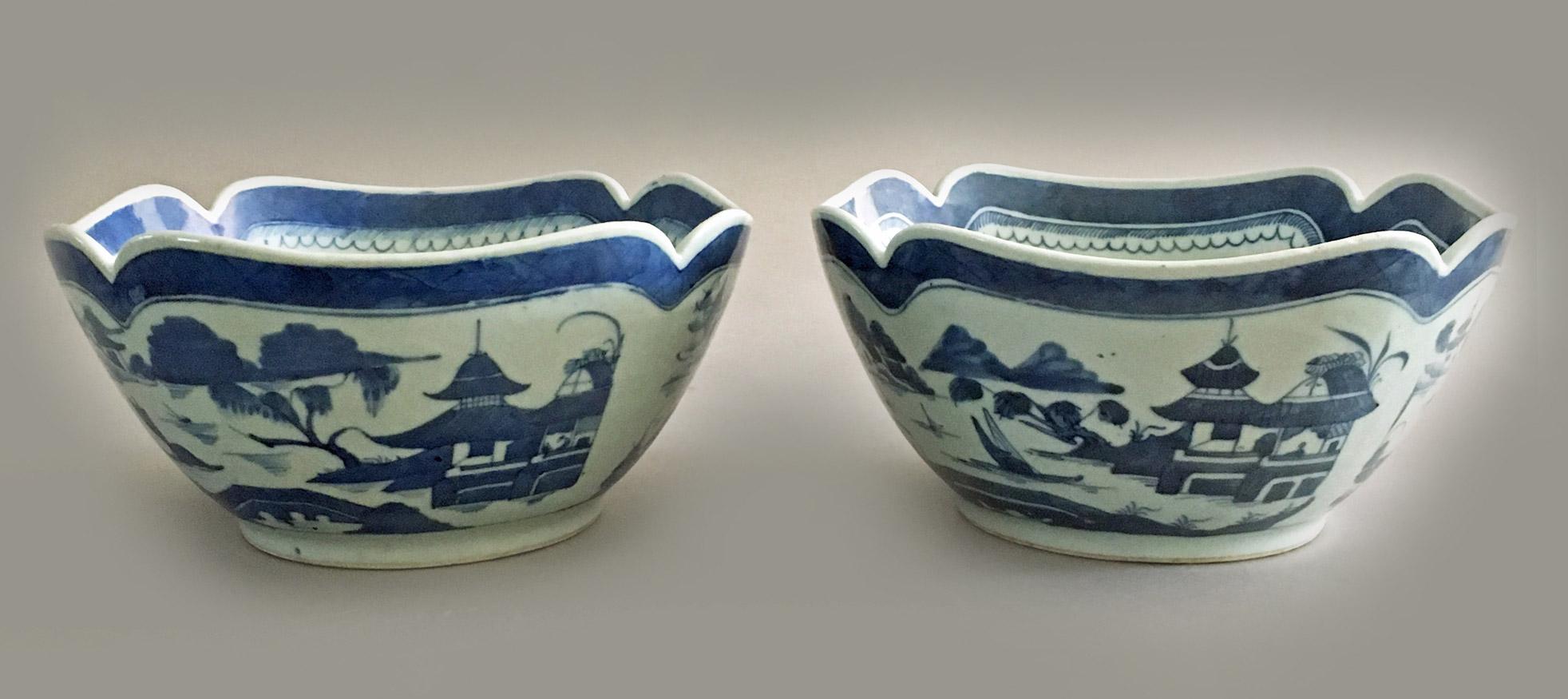 Painted Pair of Chinese Export Blue and White Square Salad Bowls For Sale