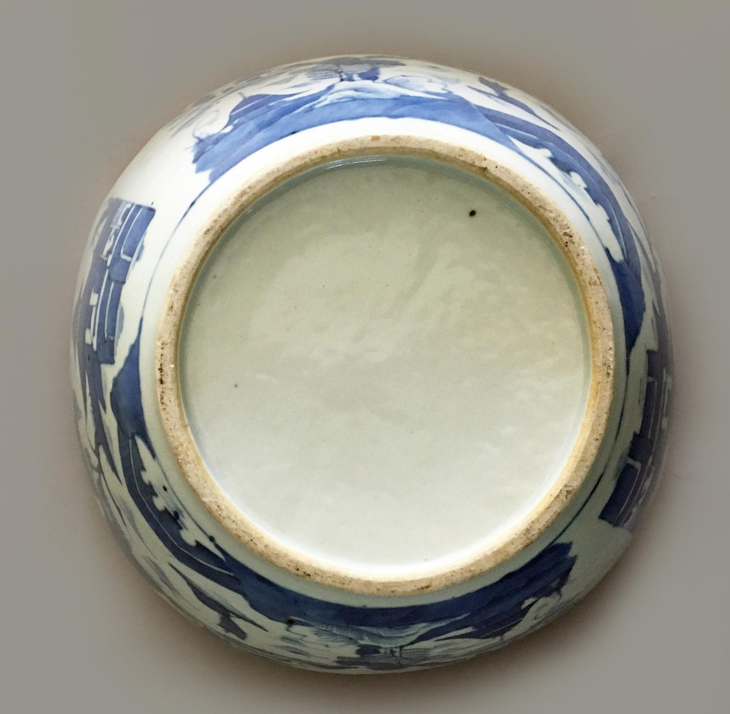 Porcelain Pair of Chinese Export Blue and White Square Salad Bowls For Sale