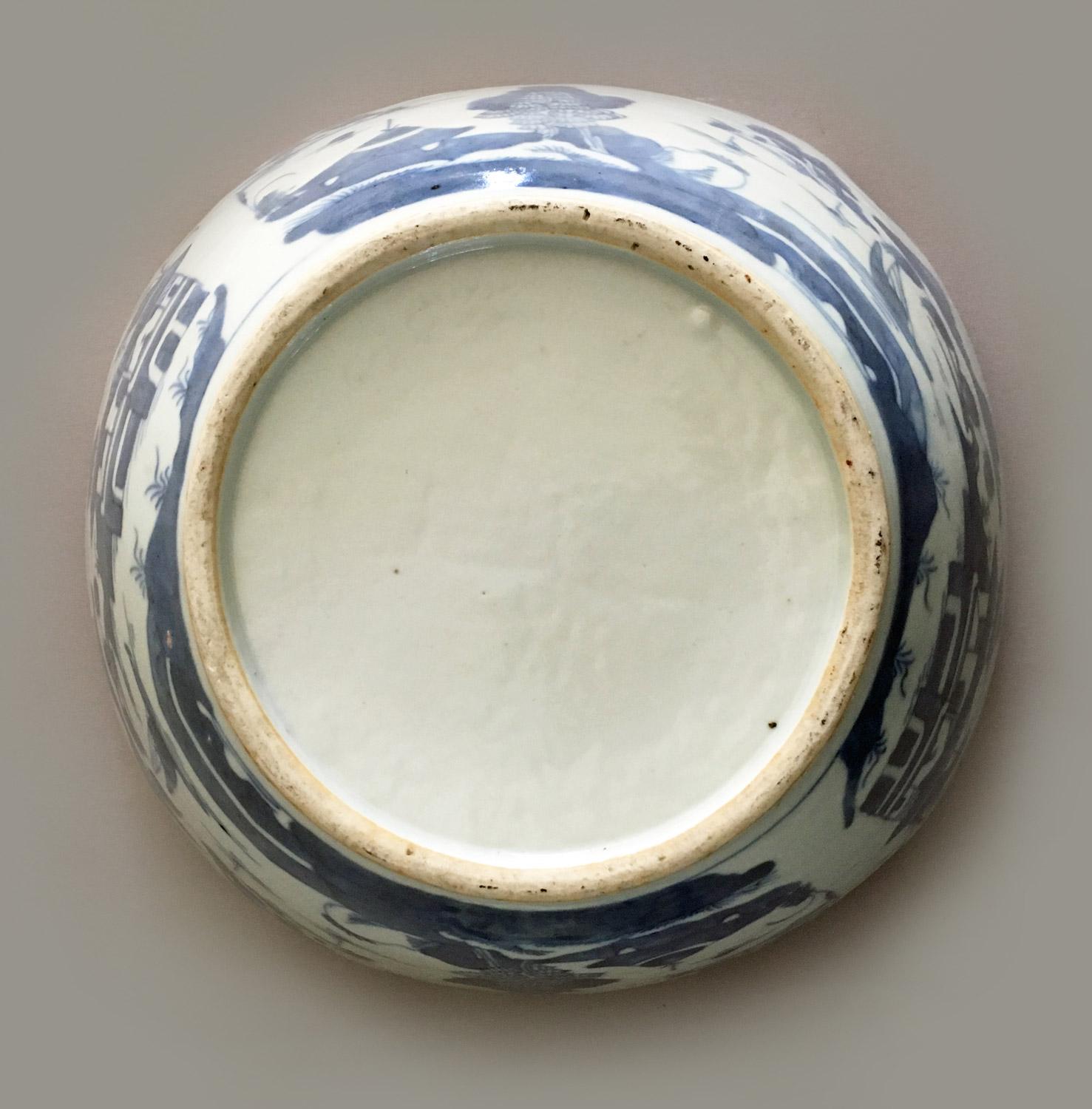 Pair of Chinese Export Blue and White Square Salad Bowls For Sale 1