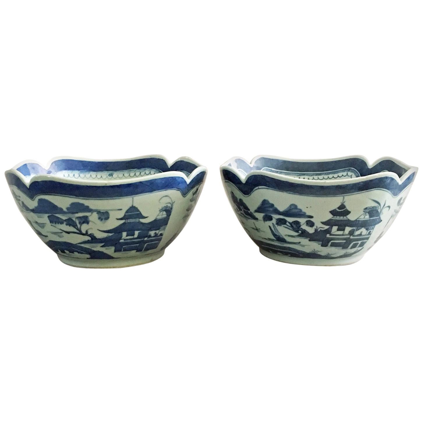 Pair of Chinese Export Blue and White Square Salad Bowls For Sale