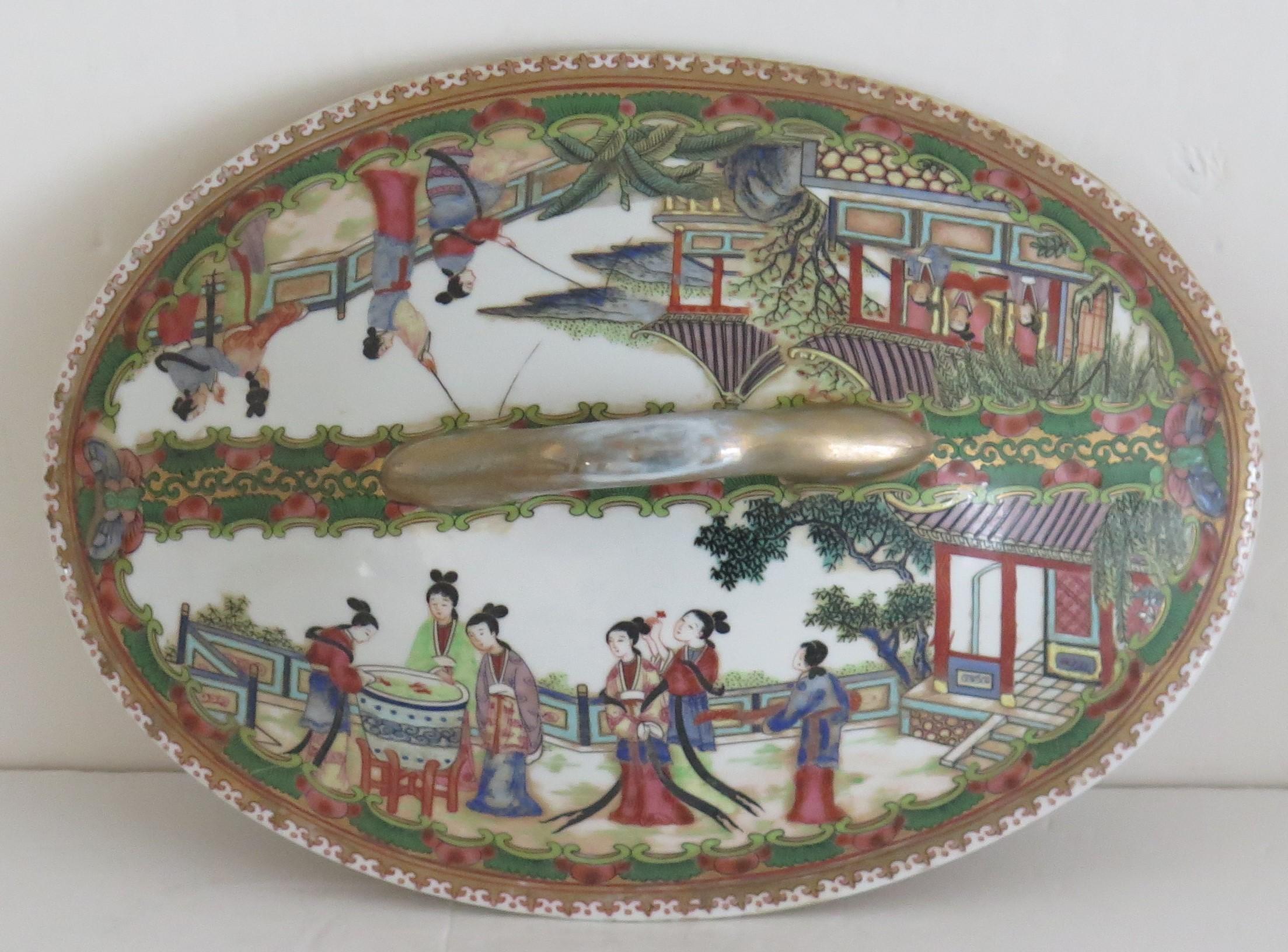 PAIR Chinese Export Large Tureens Porcelain Famille Rose hand Painted, Ca 1925 For Sale 10