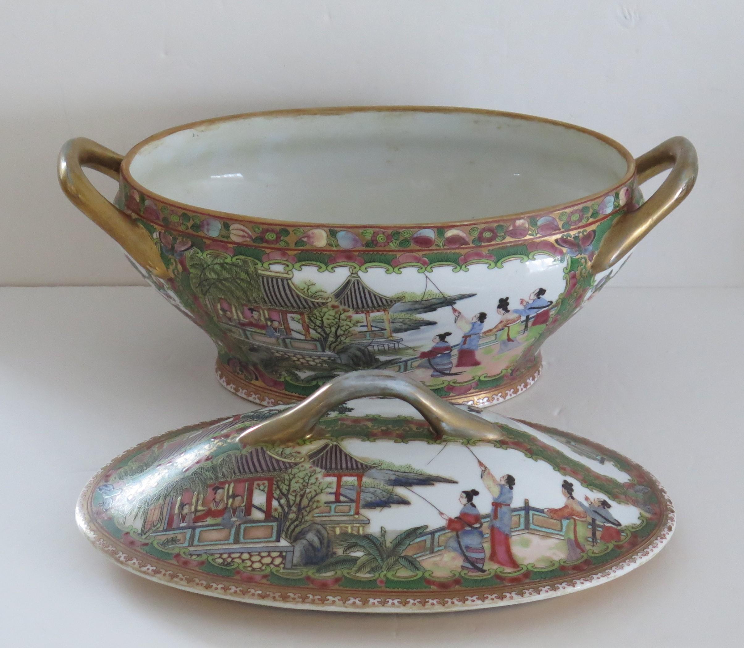 PAIR Chinese Export Large Tureens Porcelain Famille Rose hand Painted, Ca 1925 For Sale 1