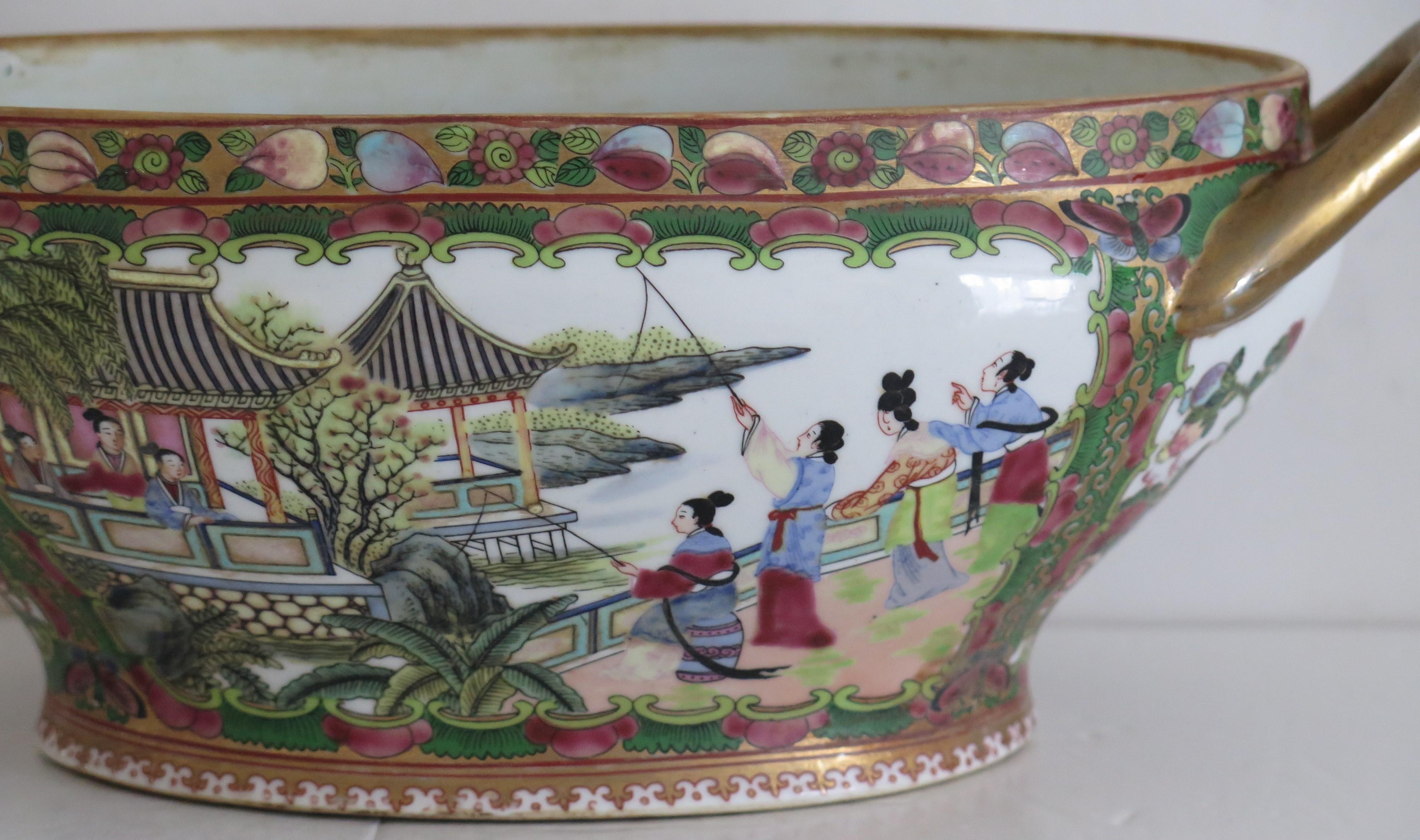 PAIR Chinese Export Large Tureens Porcelain Famille Rose hand Painted, Ca 1925 For Sale 4
