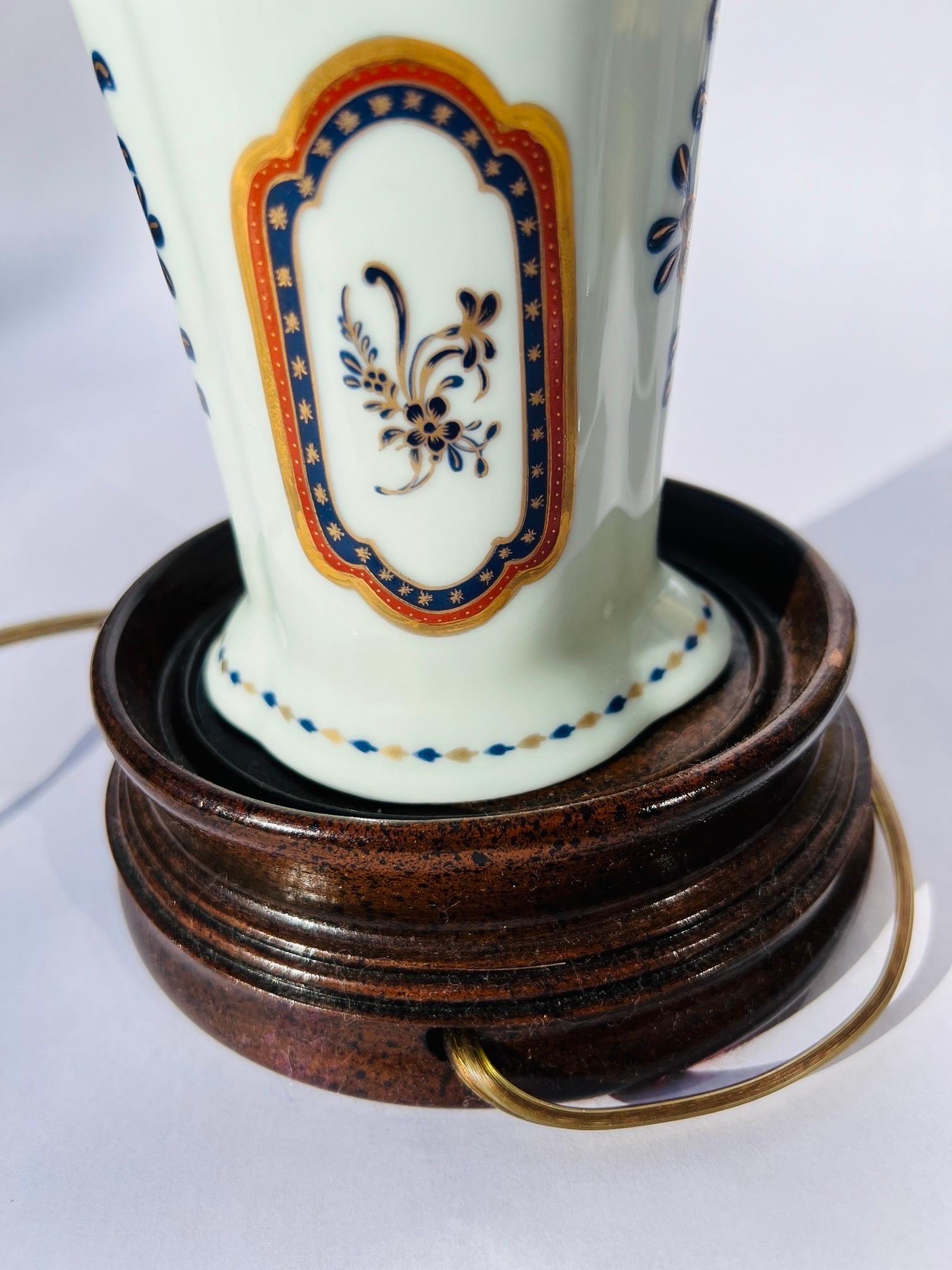 Paire de lampes de bureau en porcelaine de style chinois d'exportation Colonial Williamsburg en vente 4