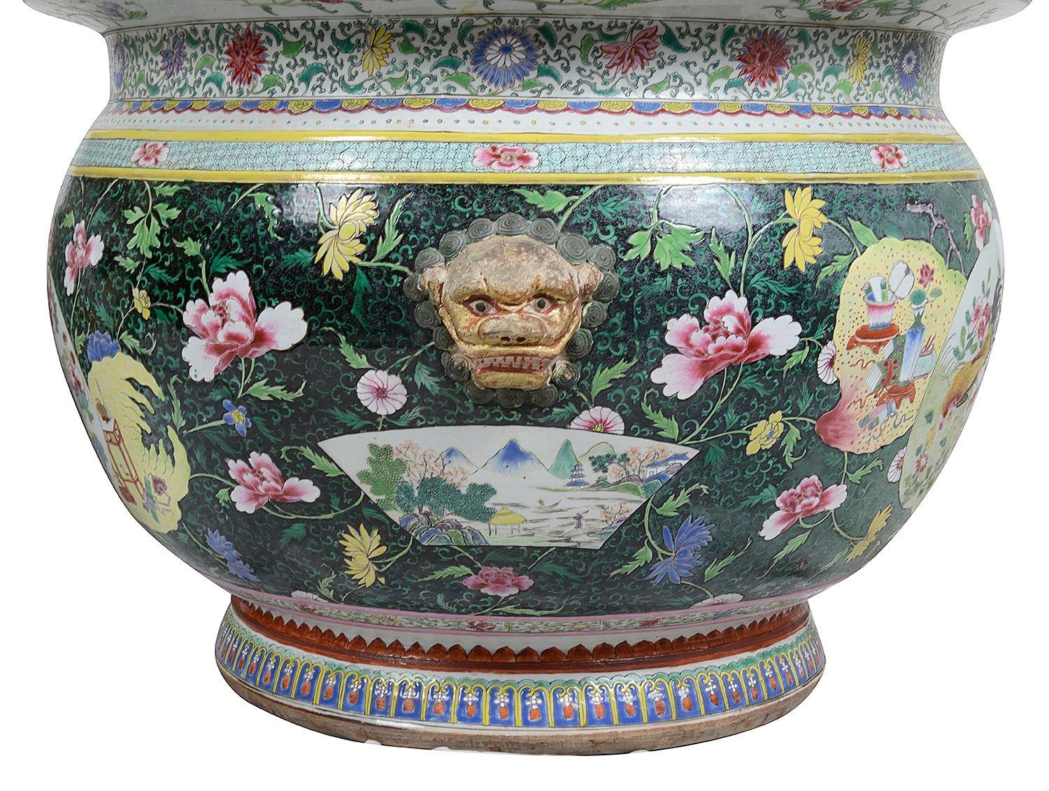 Peint à la main Paire de bols à poisson Famille Rose de Chine, début du 19e siècle, 64 cm de diamètre. en vente
