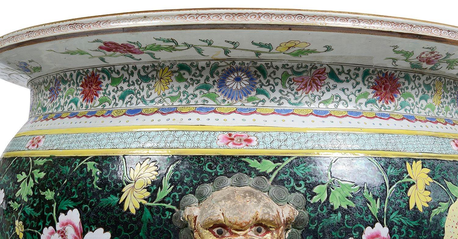 XIXe siècle Paire de bols à poisson Famille Rose de Chine, début du 19e siècle, 64 cm de diamètre. en vente