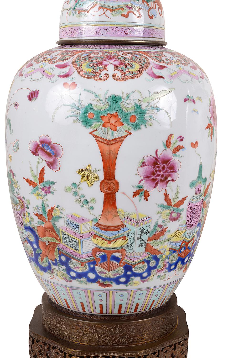 Paar chinesische Famille-Rose- Ingwerglas-Lampen aus dem 19. Jahrhundert (Chinesischer Export) im Angebot