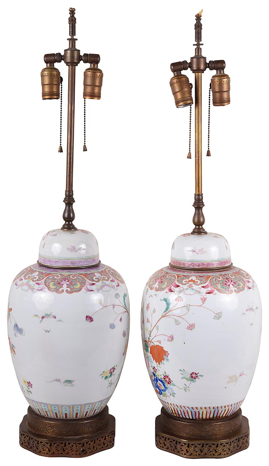 Paar chinesische Famille-Rose- Ingwerglas-Lampen aus dem 19. Jahrhundert (Chinesisch) im Angebot