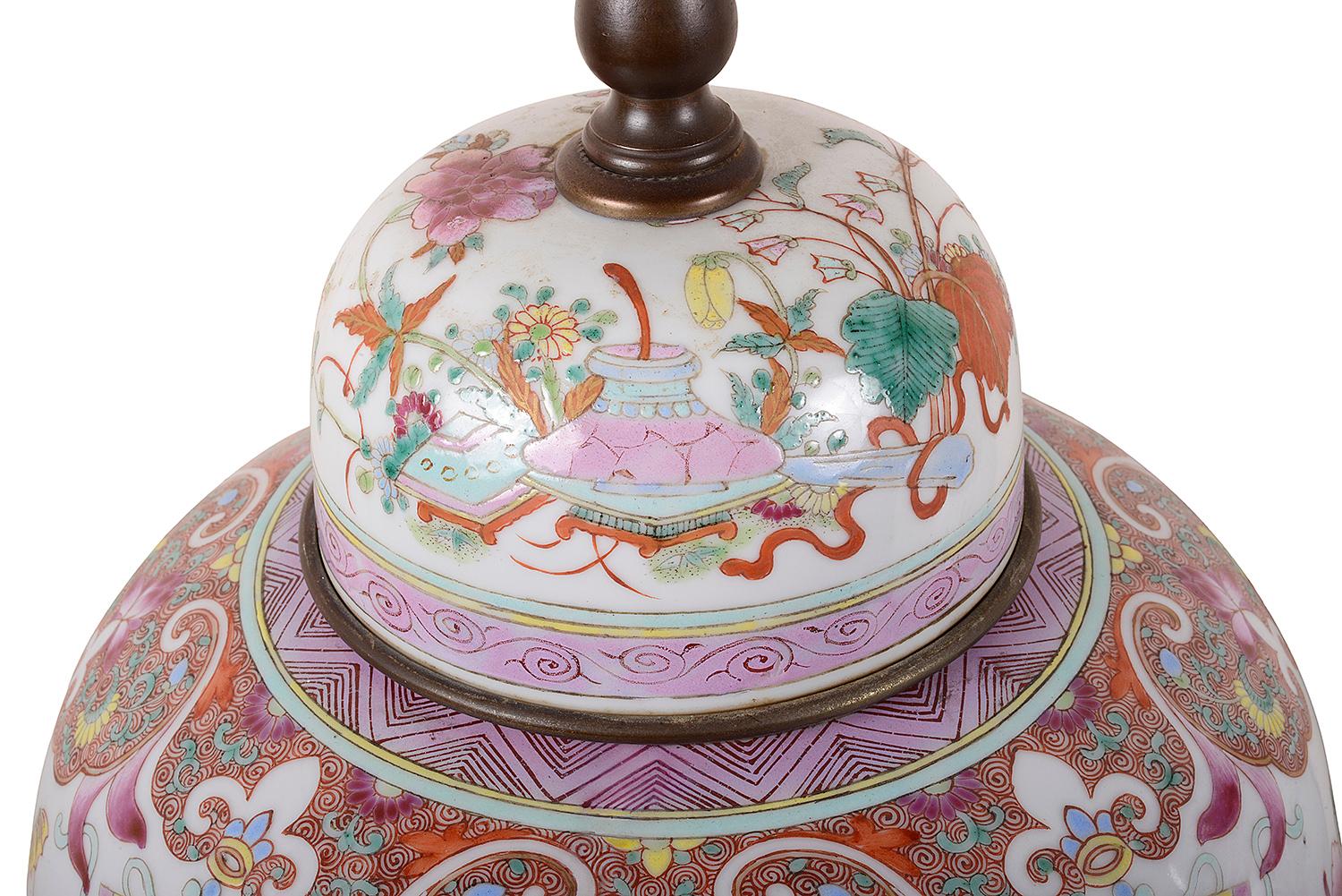 Peint à la main Paire de lampes chinoises Famille Rose Ginger Jar, 19ème siècle en vente