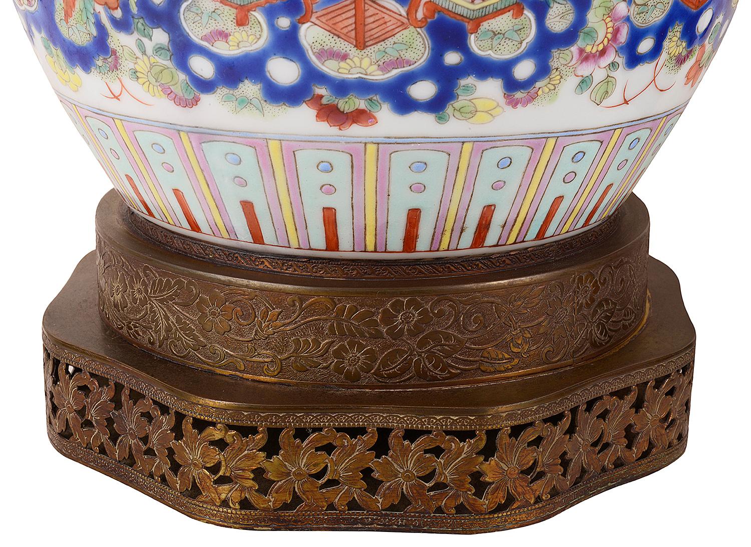 Paire de lampes chinoises Famille Rose Ginger Jar, 19ème siècle Bon état - En vente à Brighton, Sussex