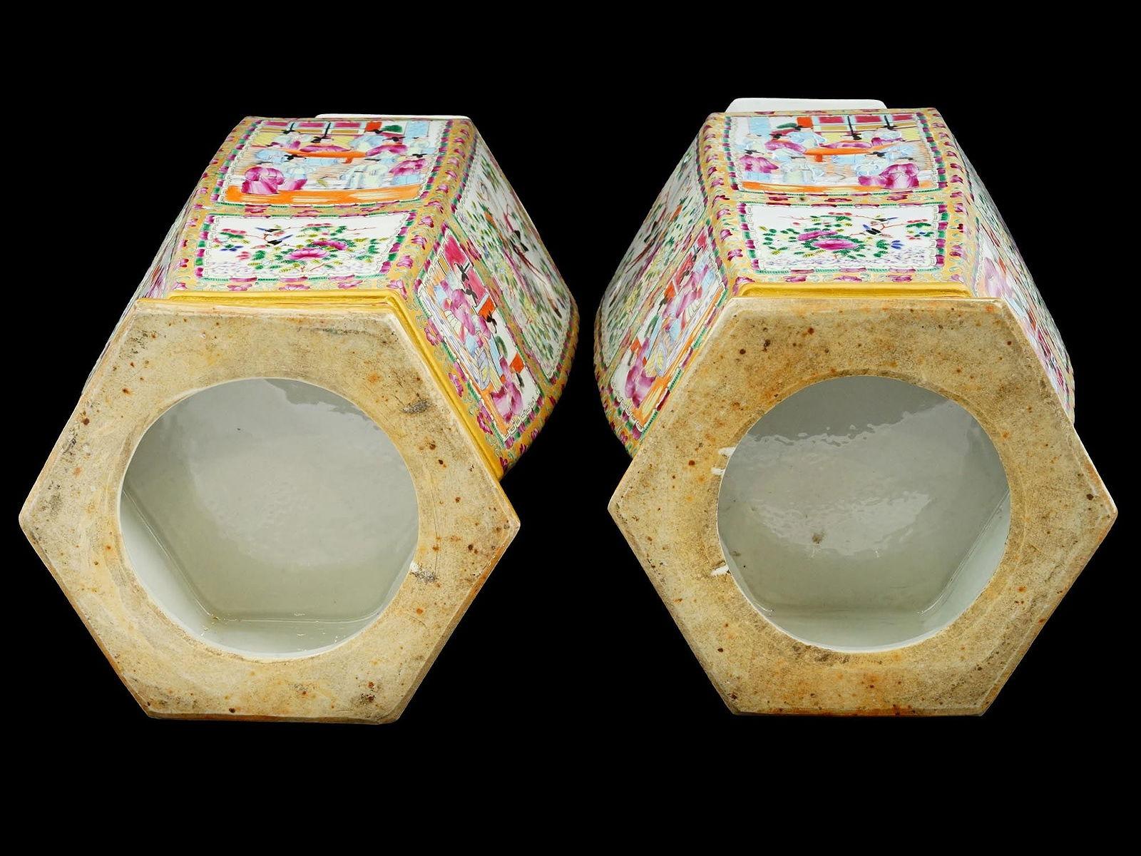 Paire de vases en porcelaine chinoise de la famille rose en vente 2