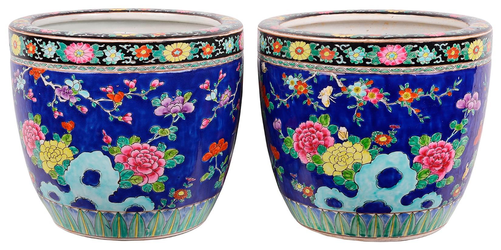 Hand-Painted Pair of Japanese late 19th Century Jardinières For Sale