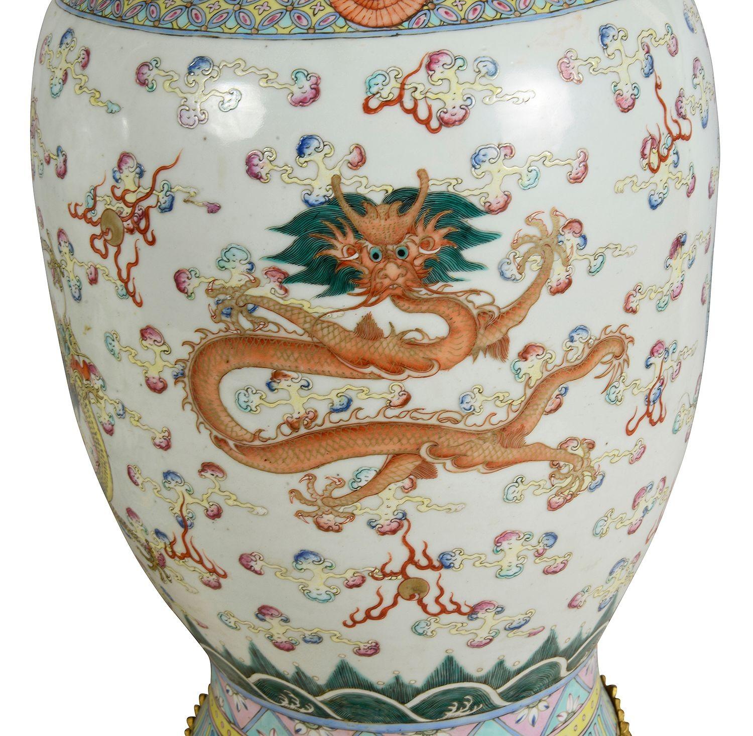 Pareja de jarrones / lámparas chinas de estilo Rosa de familia, S. XIX. en venta 2