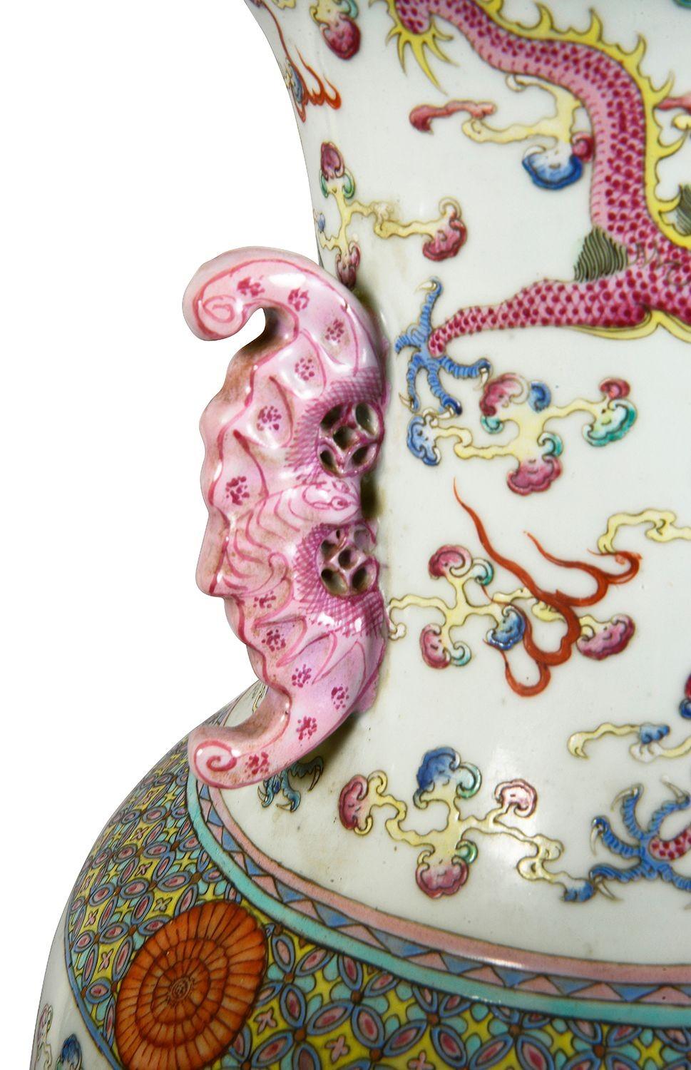 Pareja de jarrones / lámparas chinas de estilo Rosa de familia, S. XIX. en venta 3