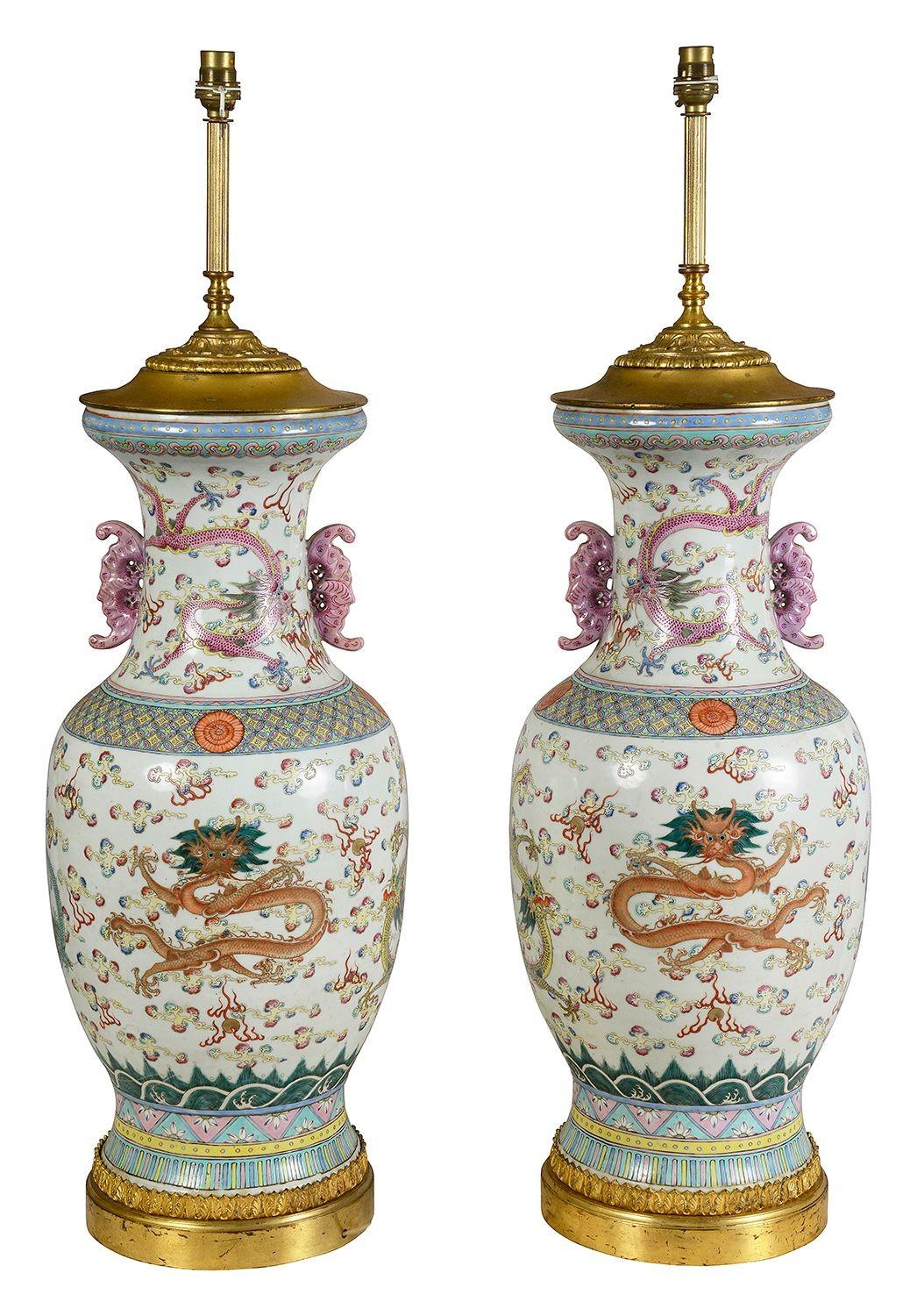 Pareja de jarrones / lámparas chinas de estilo Rosa de familia, S. XIX. en venta 1