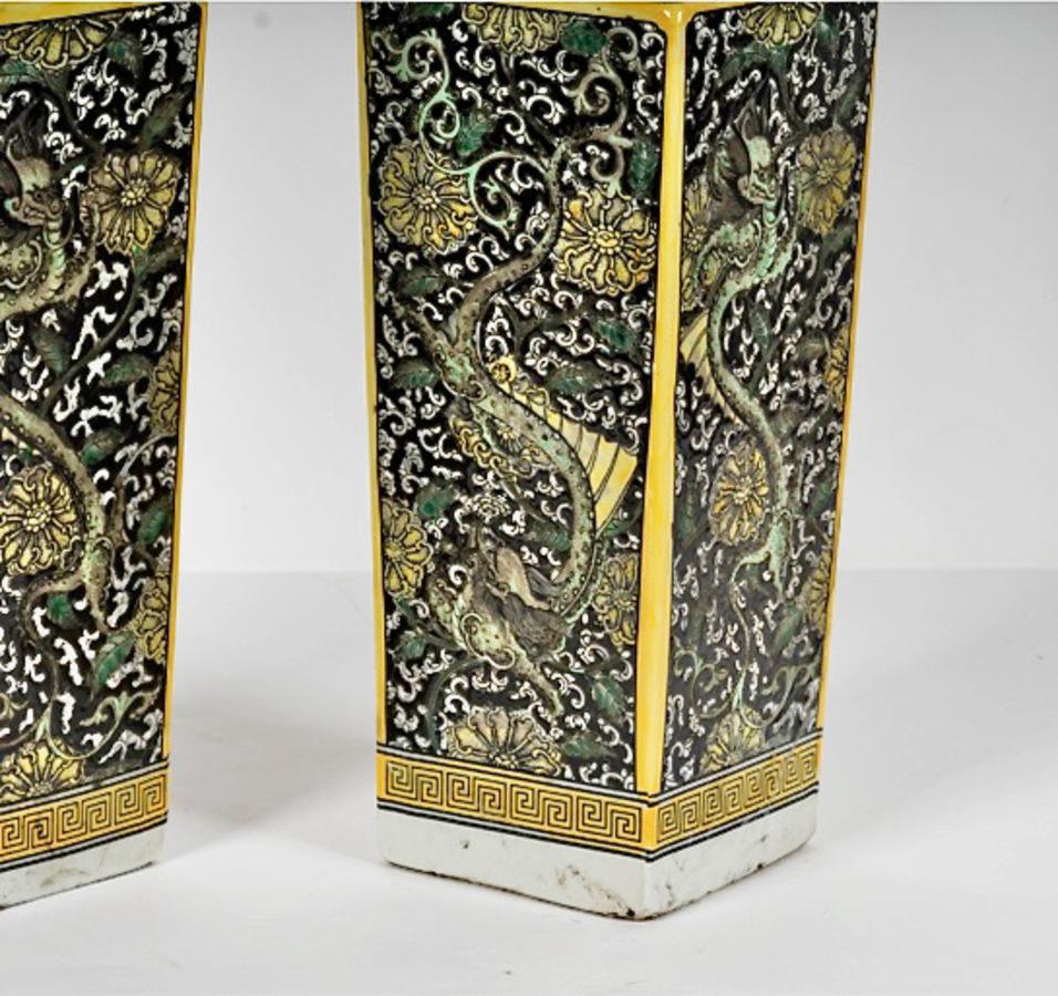 Paire de vases chinois Famille Verte Bon état - En vente à Pasadena, CA
