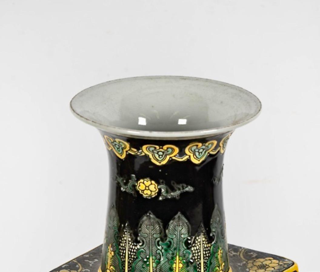 20ième siècle Paire de vases chinois Famille Verte en vente