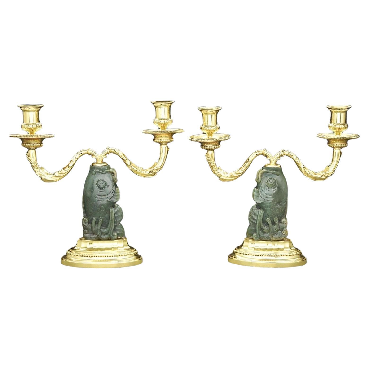 Paire de candélabres chinois en forme de poisson sculptés en jade et argent doré Cartier en vente