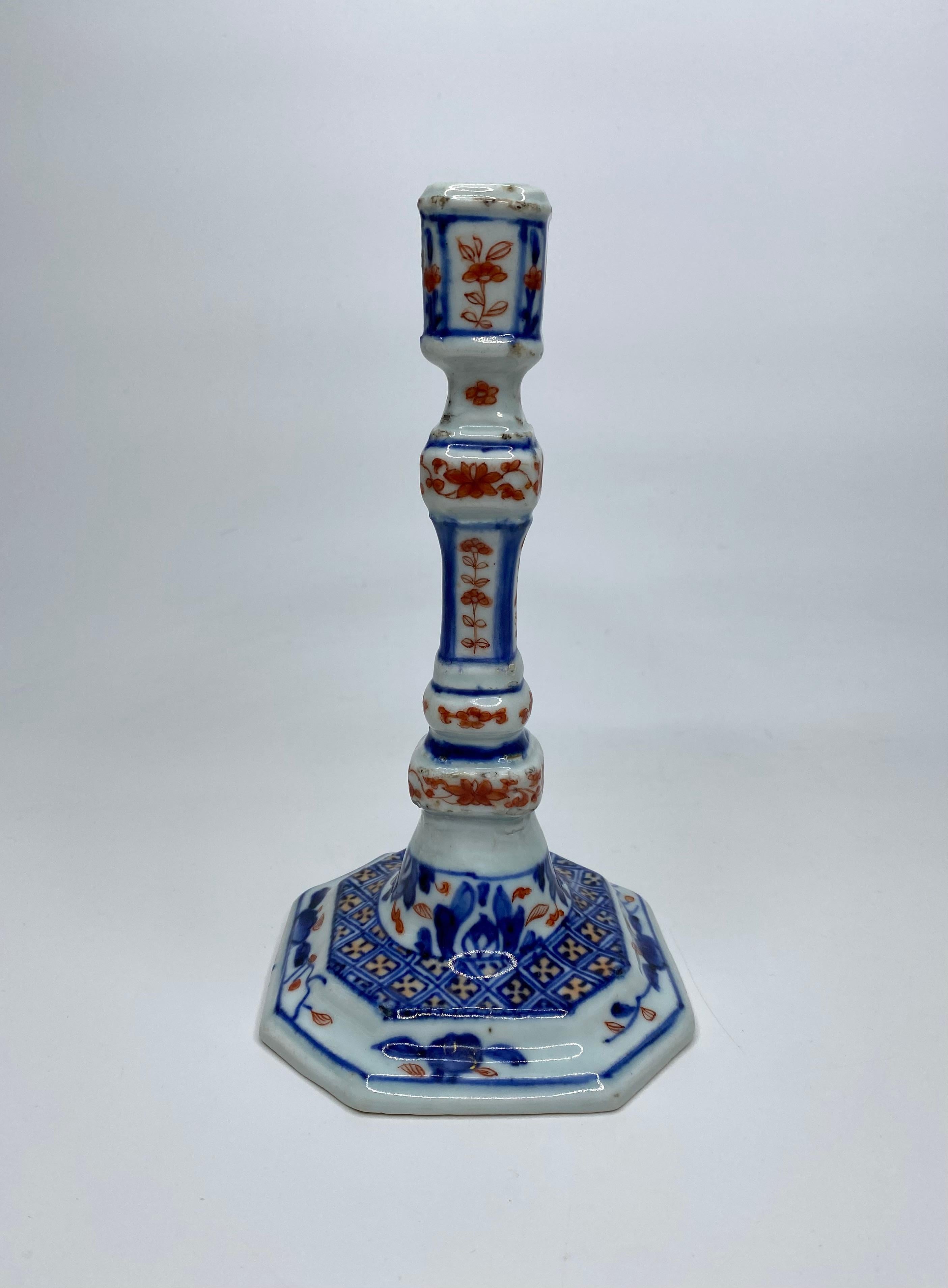 Qing Pair Chinese Imari porcelain candlesticks, c. 1720. Kangxi Period. For Sale