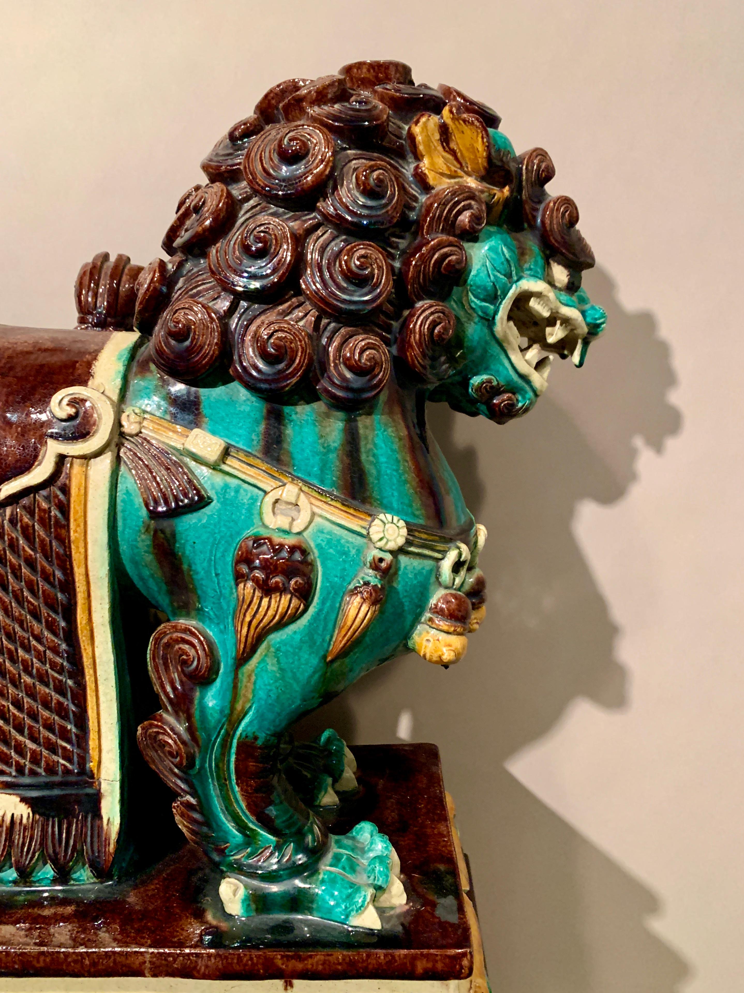 Pair Chinese Ming Dynasty Glazed Buddhist Lions and Attendants, 17th Century For Sale 11