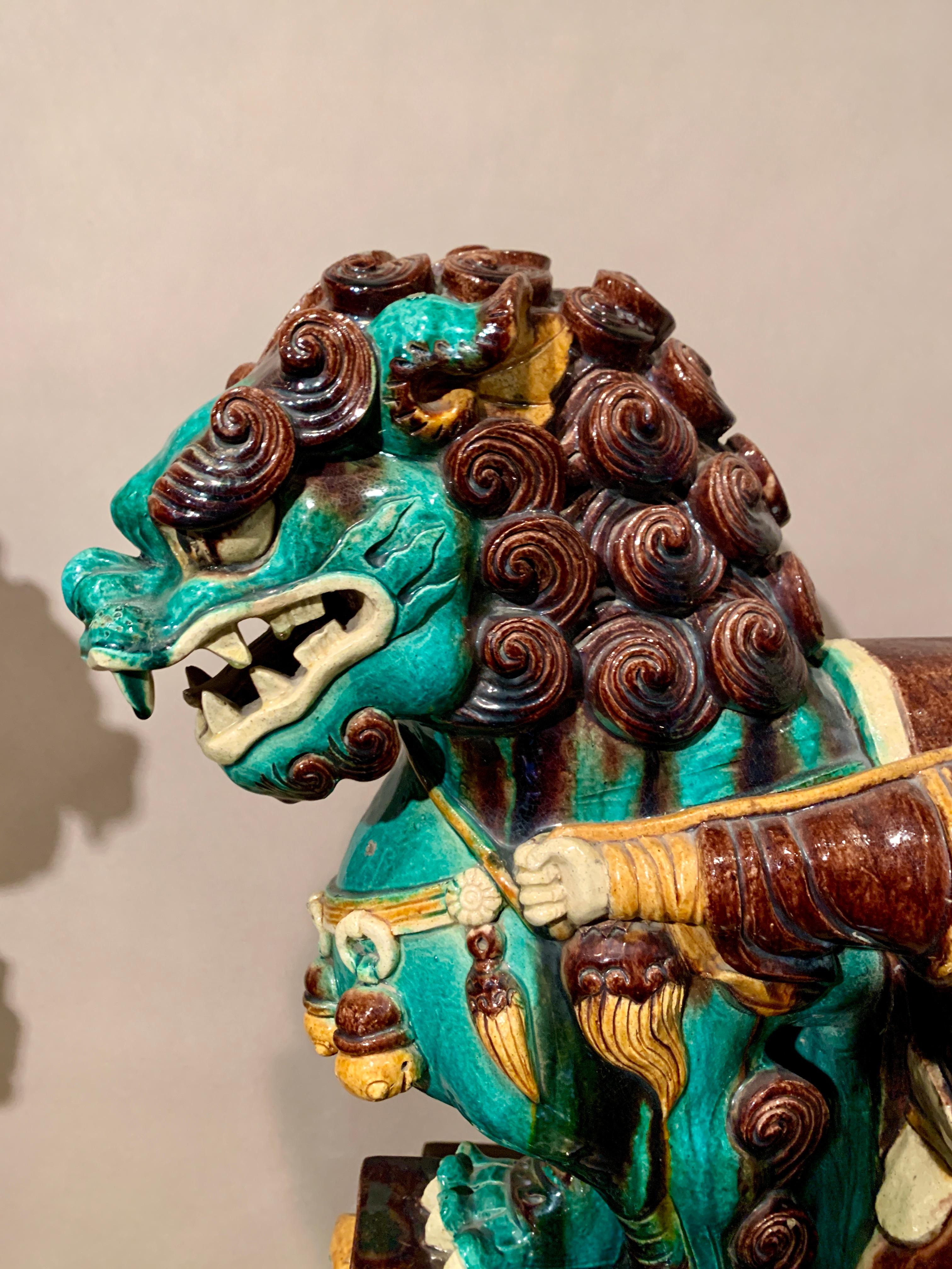 Pair Chinese Ming Dynasty Glazed Buddhist Lions and Attendants, 17th Century For Sale 4