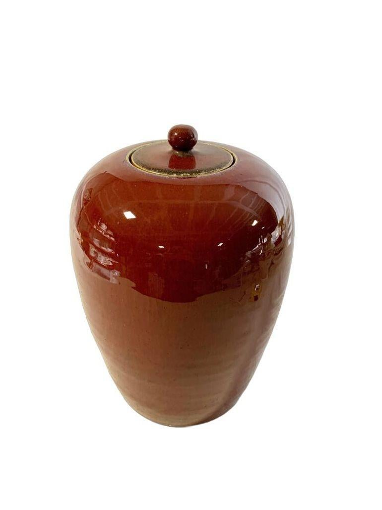 Cinese Pair Chinese Monochrome Copper Red Ceramic Jars, Late Qing, Circa 1880 in vendita