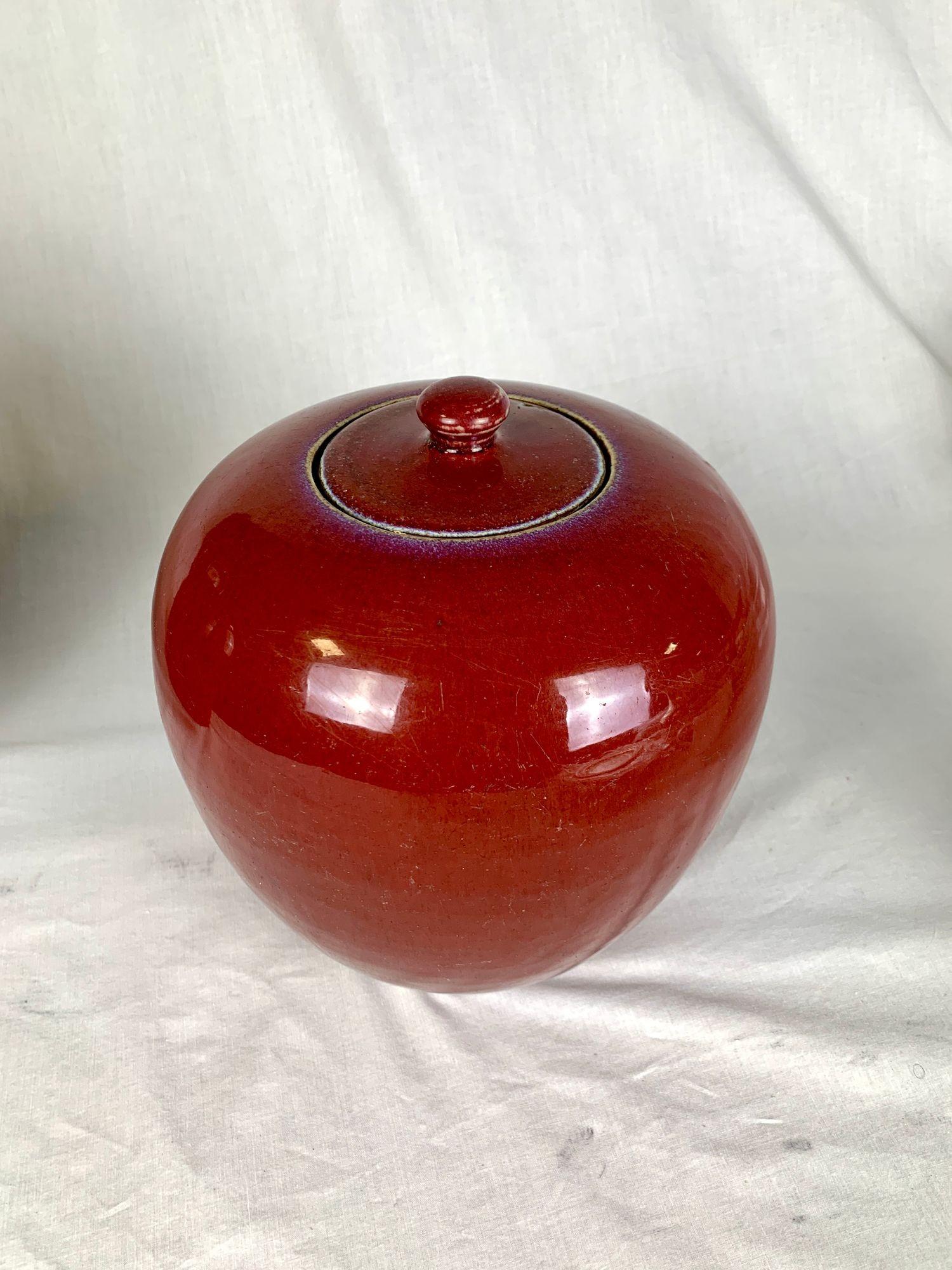 Pair Chinese Monochrome Copper Red Ceramic Jars, Late Qing, Circa 1880 in vendita 1
