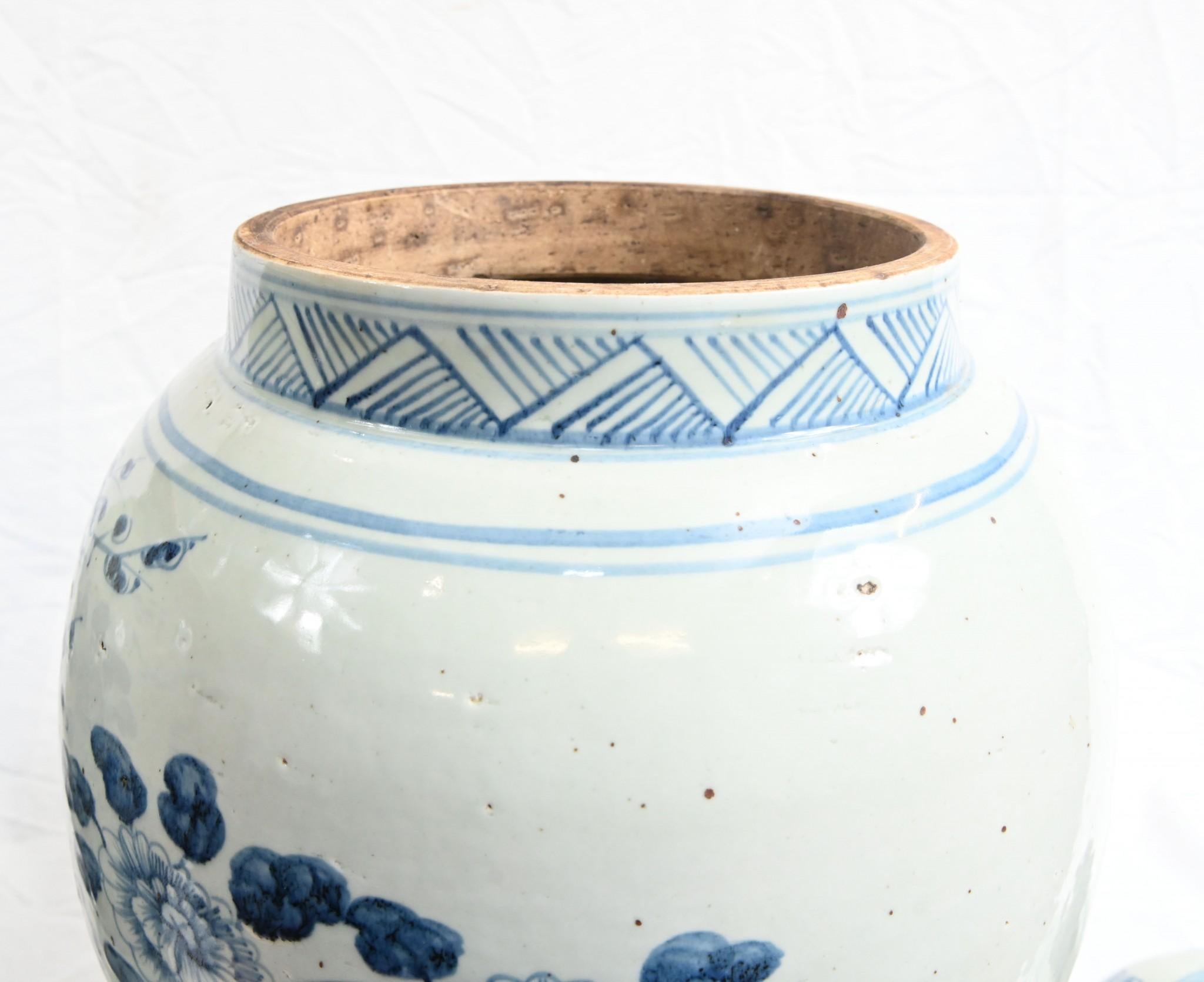 Marmo Coppia di vasi da tempio cinesi di Nanking in Cina blu e bianco in vendita