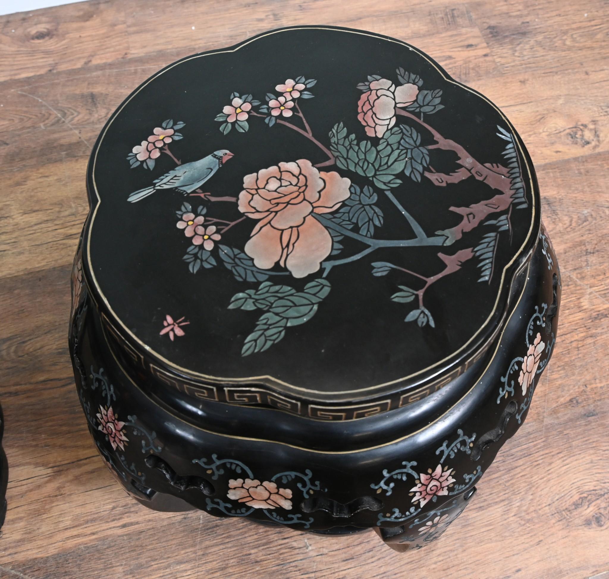 Paire de supports de plantes chinois laqués et peints 1920 en vente 1