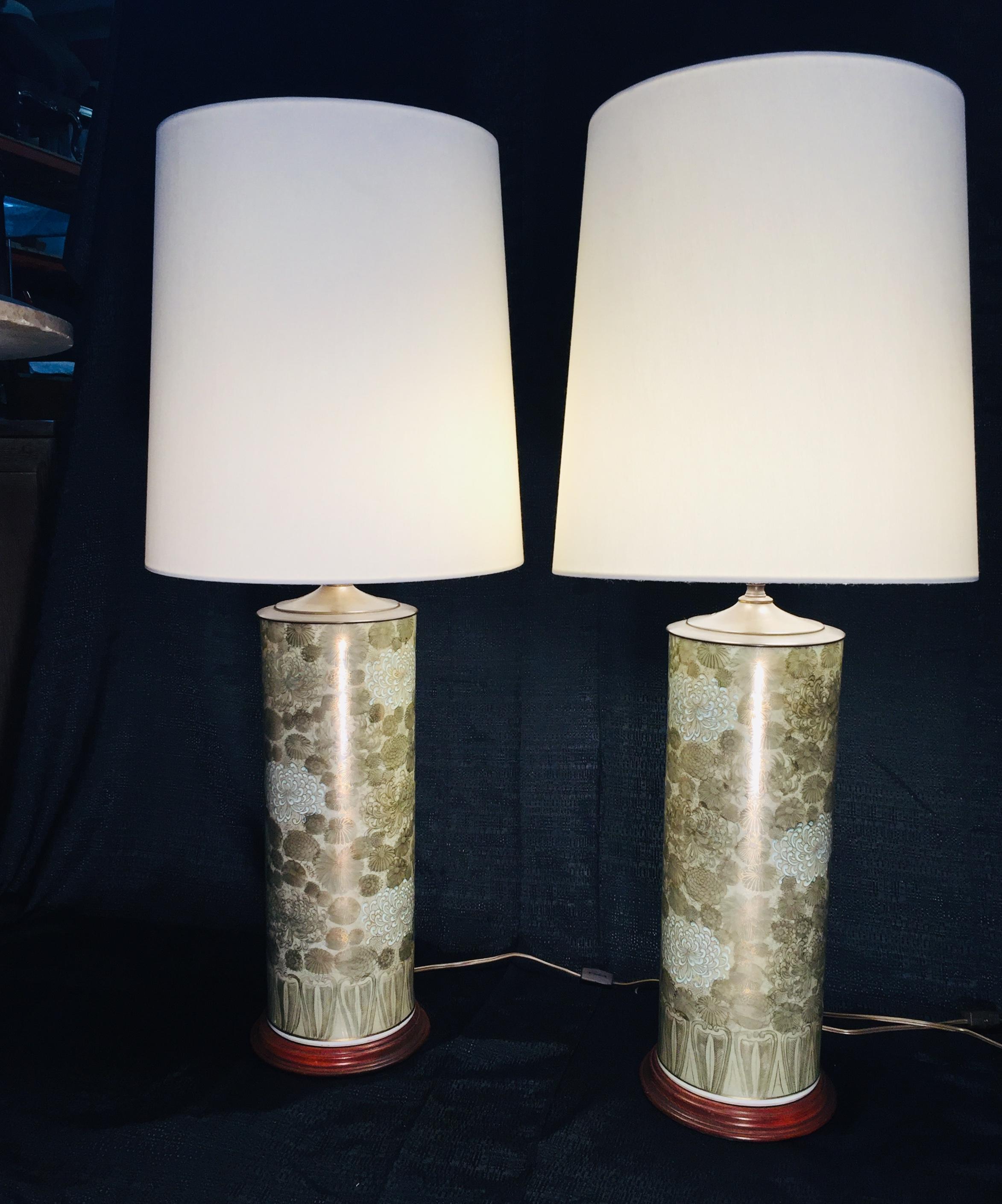 Pair of Chinese Porcelain China Roller Vases in Table Lamps Chrysantemum Theme In Excellent Condition In Miami, FL