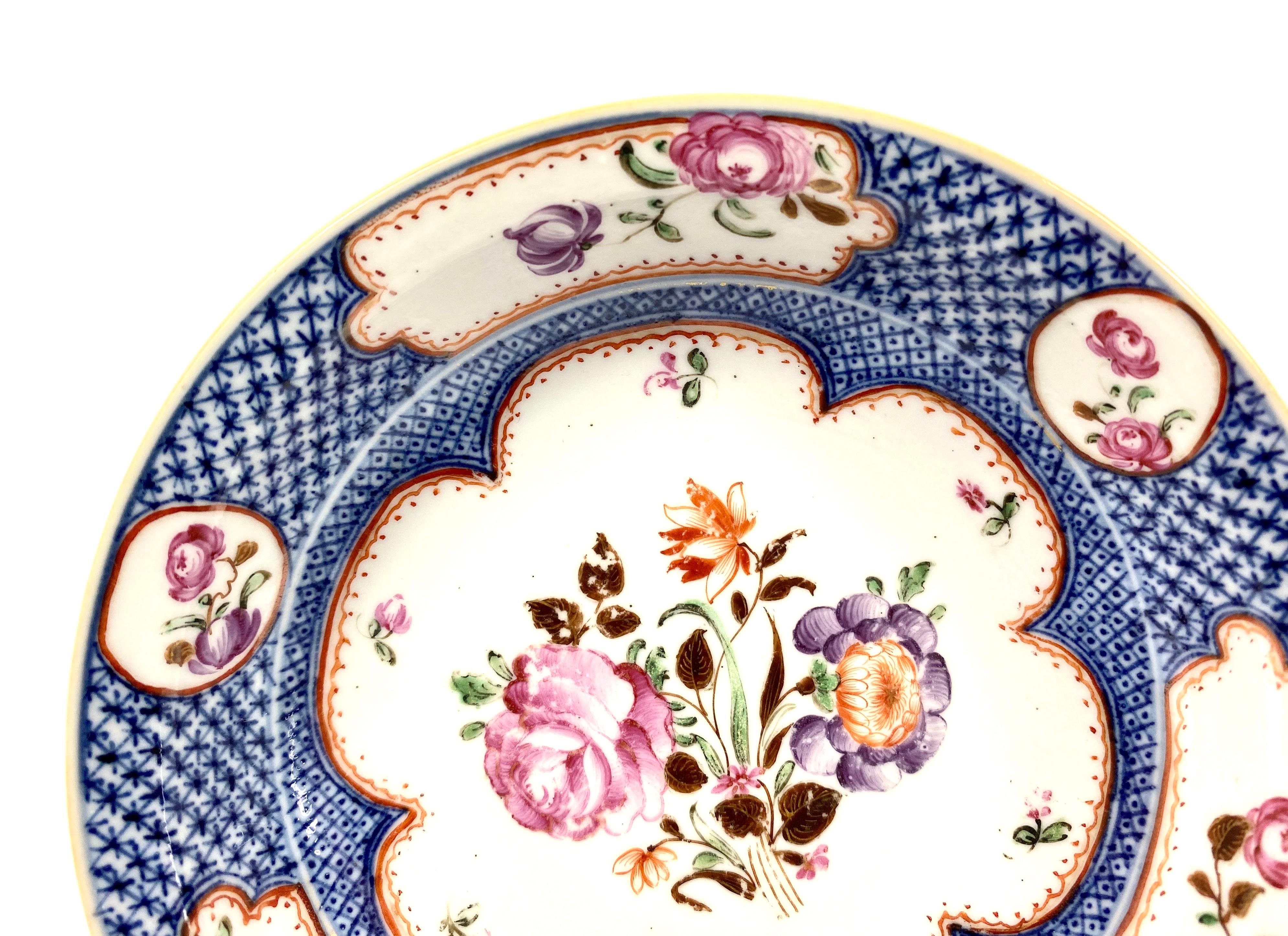 Chinese Export Pair of Chinese Porcelain Dishes, Compagnie des Indes circa 1760 Qianlong Period